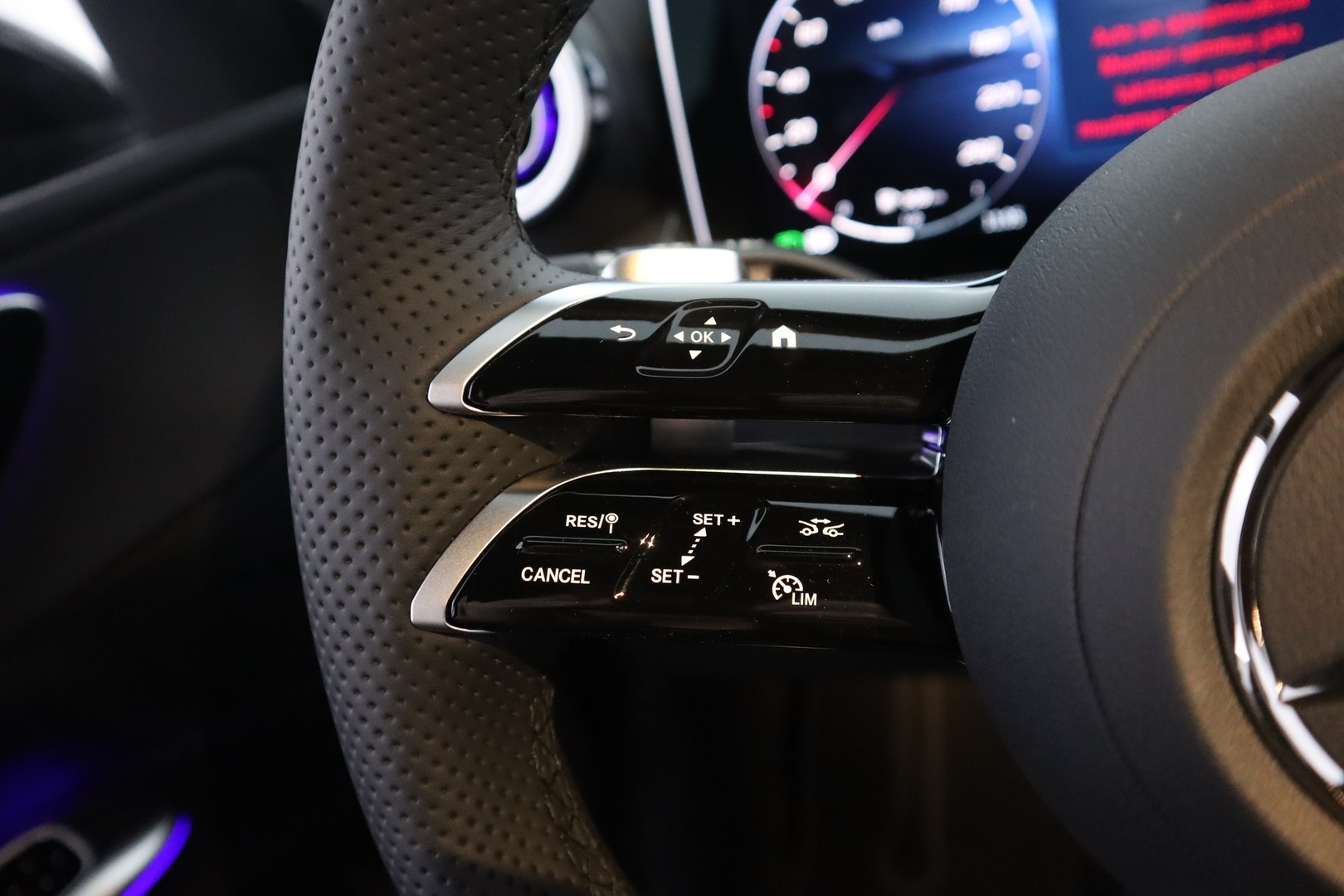 MERCEDES-BENZ GLC 2025