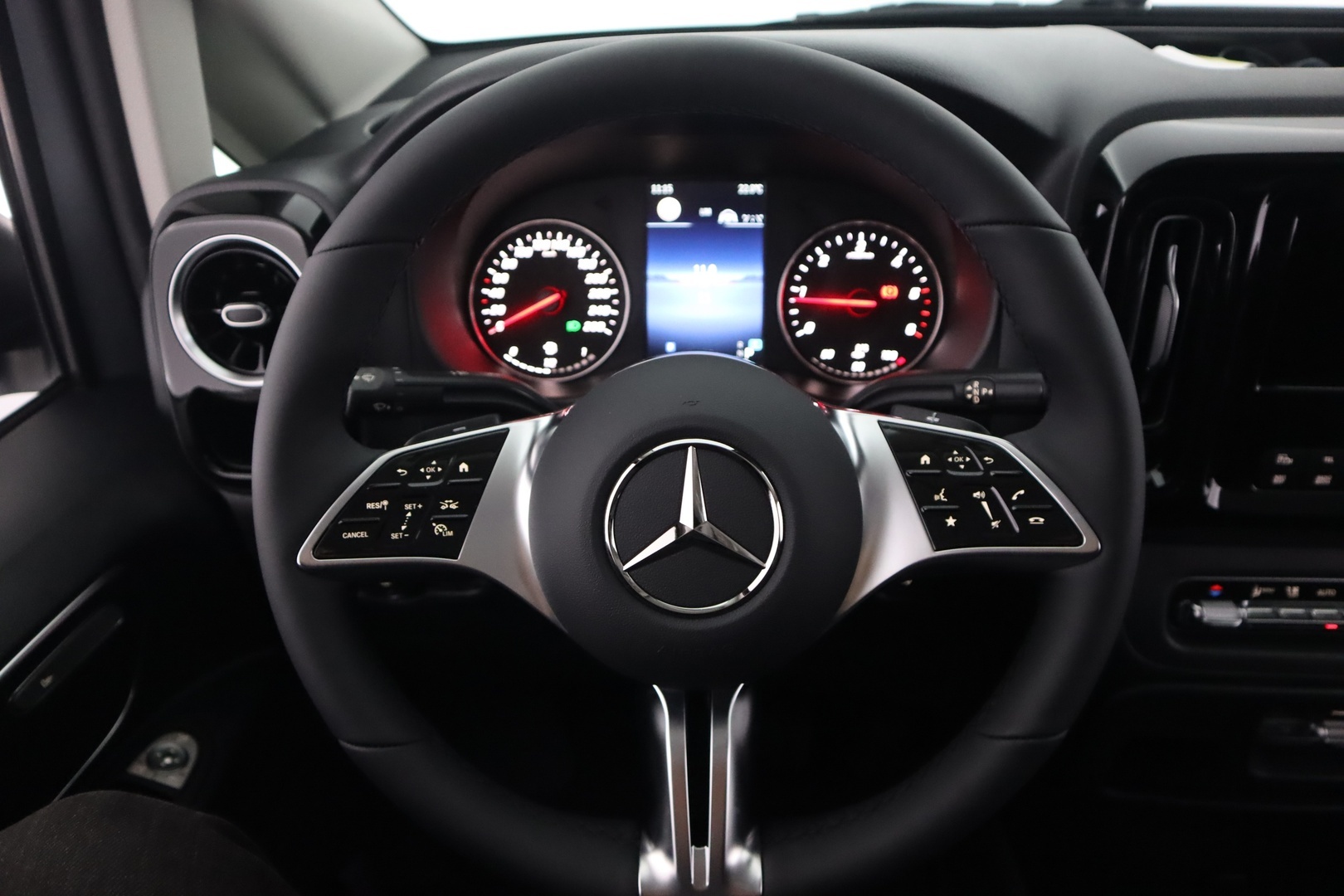 MERCEDES-BENZ Vito 2025