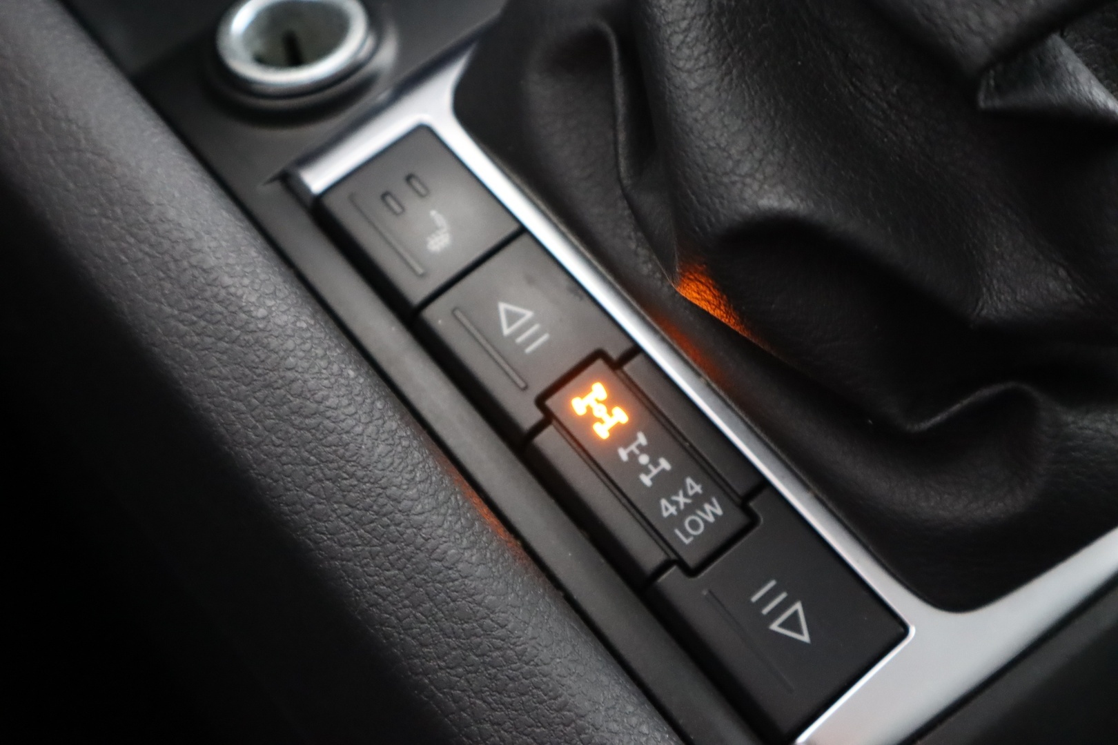 VOLKSWAGEN Amarok 2015