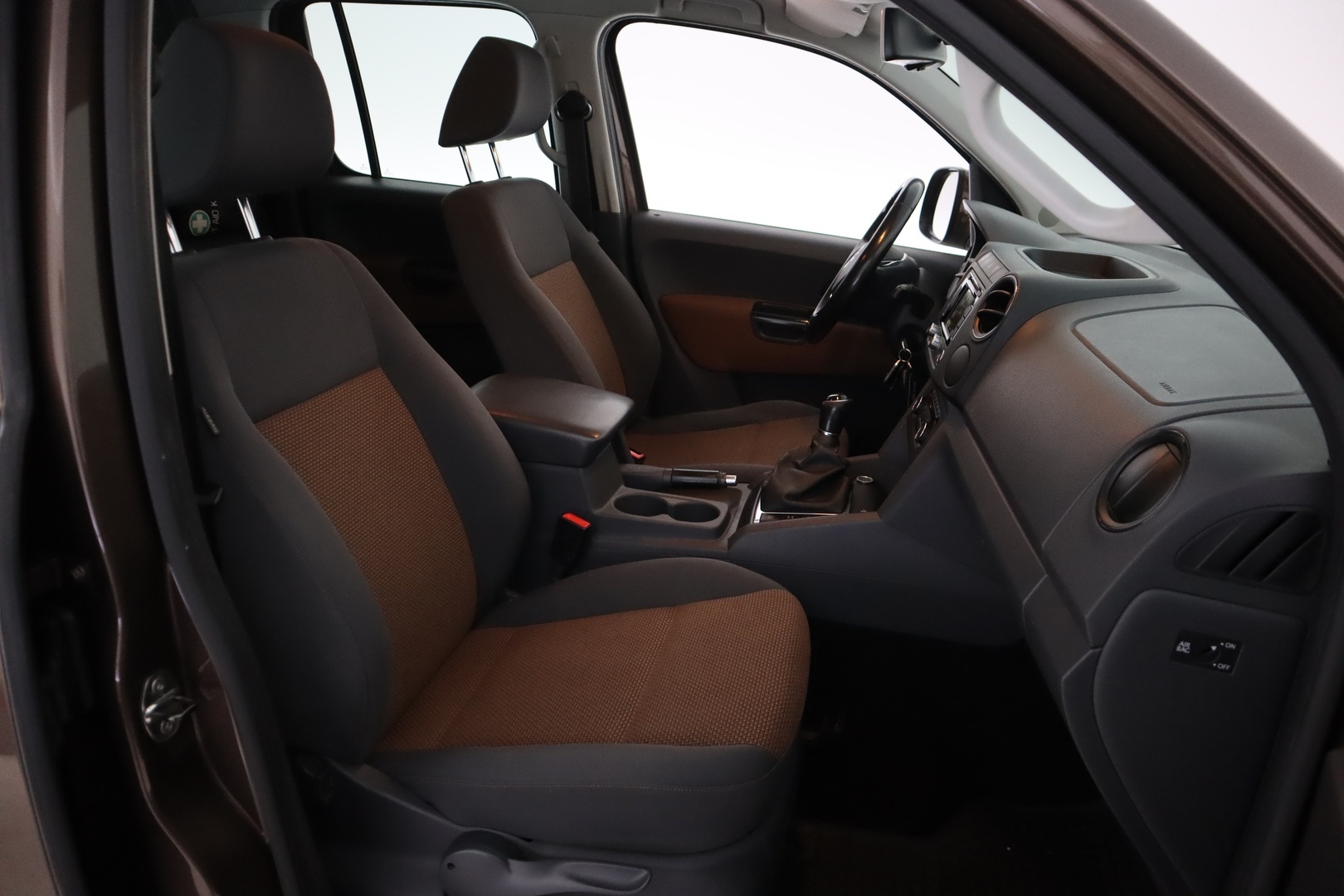 VOLKSWAGEN Amarok 2015