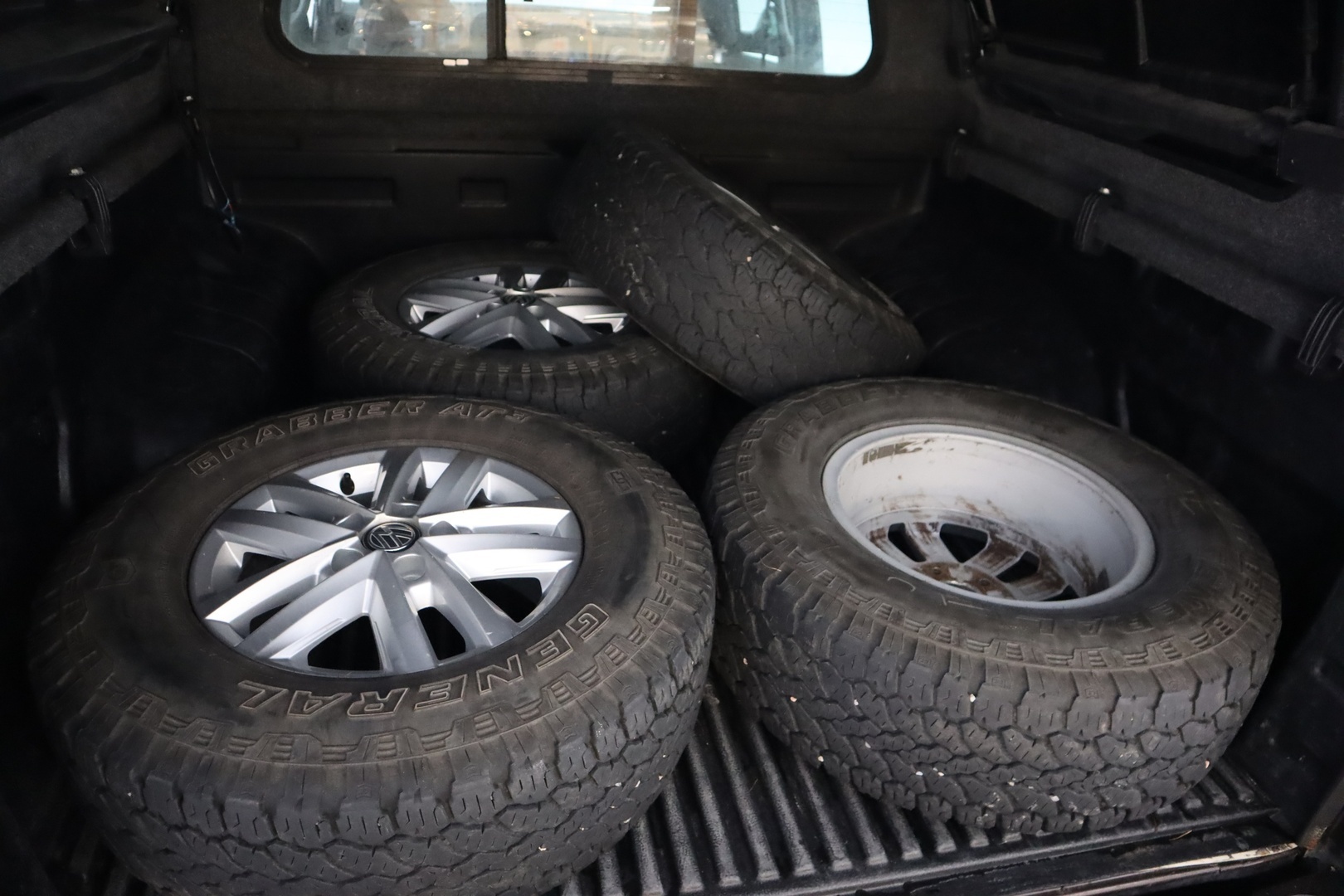 VOLKSWAGEN Amarok 2015