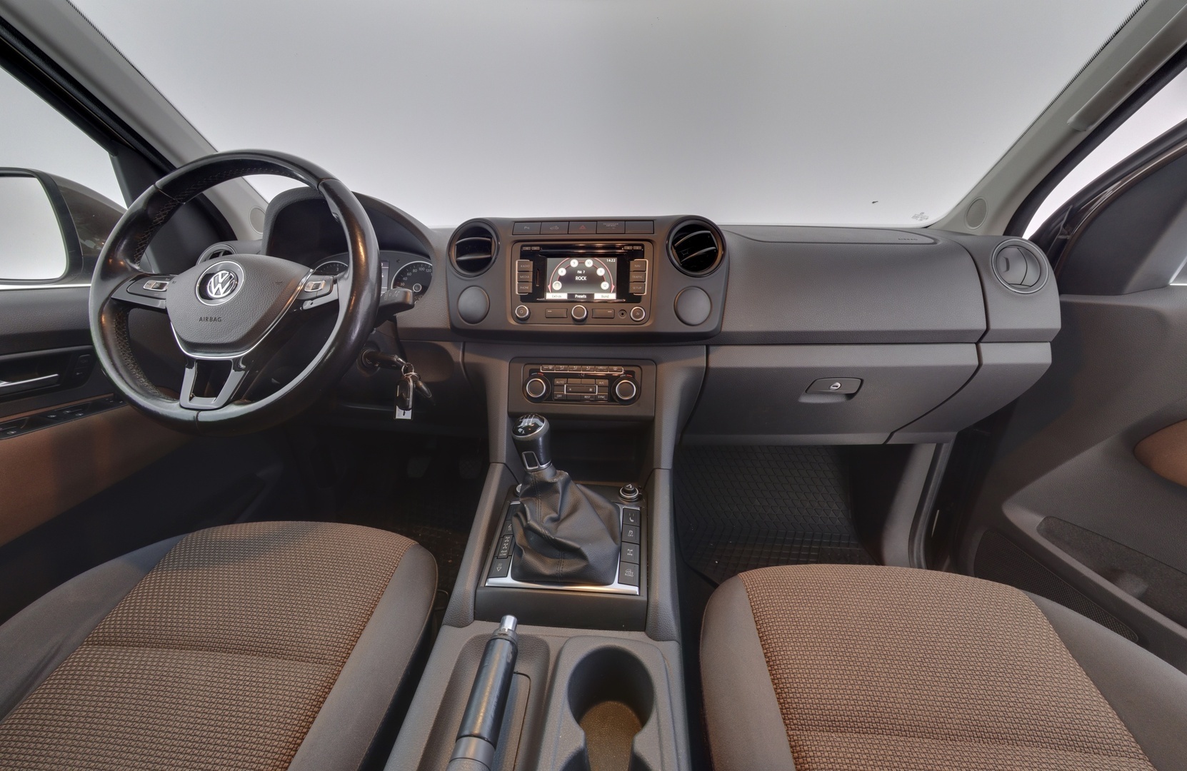 VOLKSWAGEN Amarok 2015