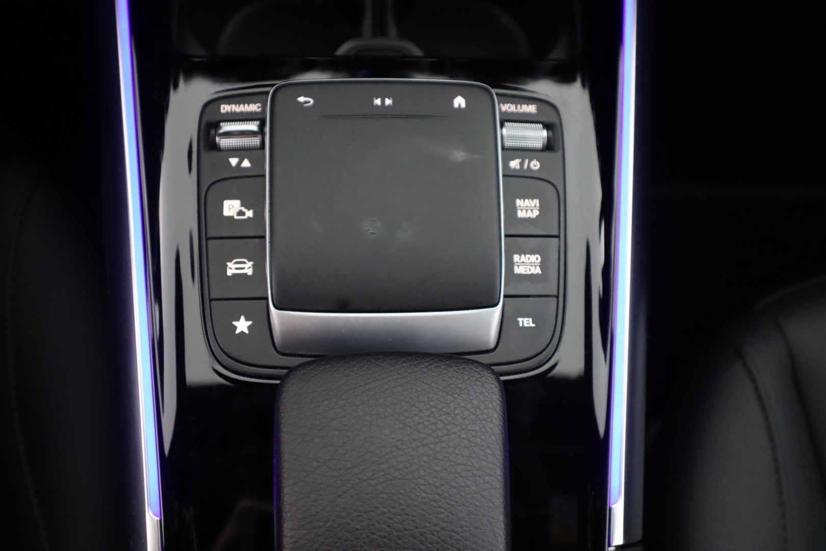 MERCEDES-BENZ EQA 2023