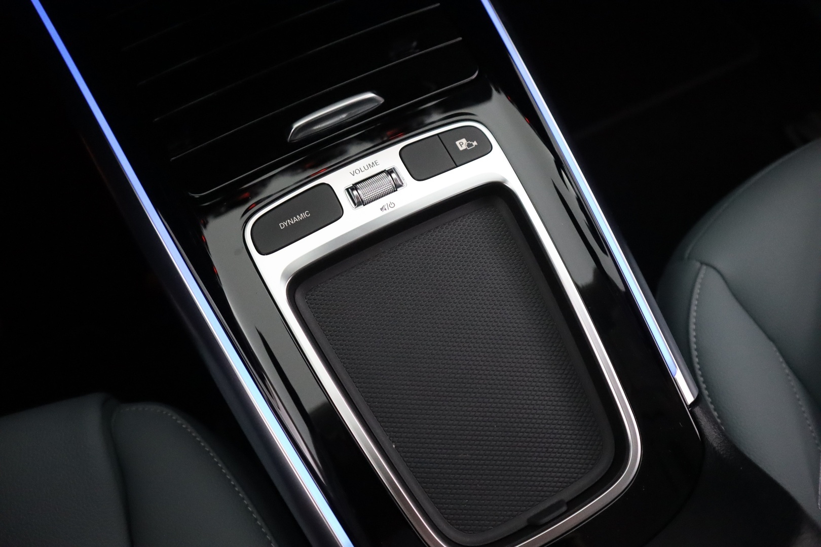 MERCEDES-BENZ EQA 2024