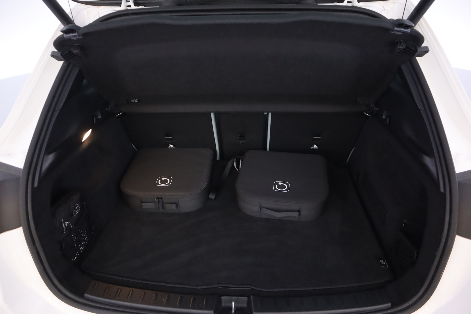 MERCEDES-BENZ EQA 2024