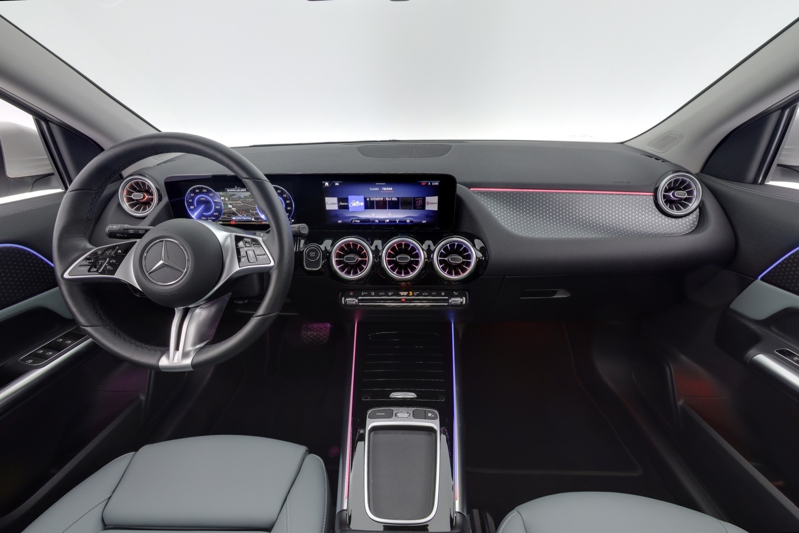 MERCEDES-BENZ EQA 2024