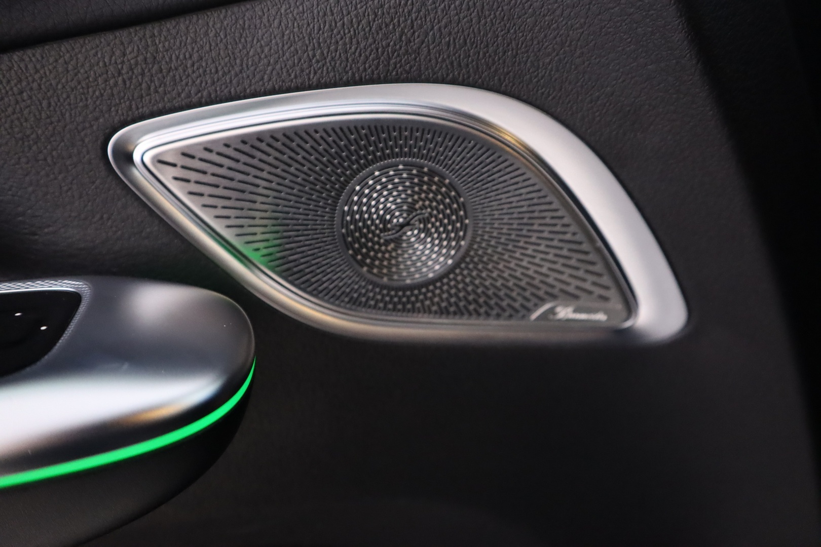 MERCEDES-BENZ EQE SUV 2024