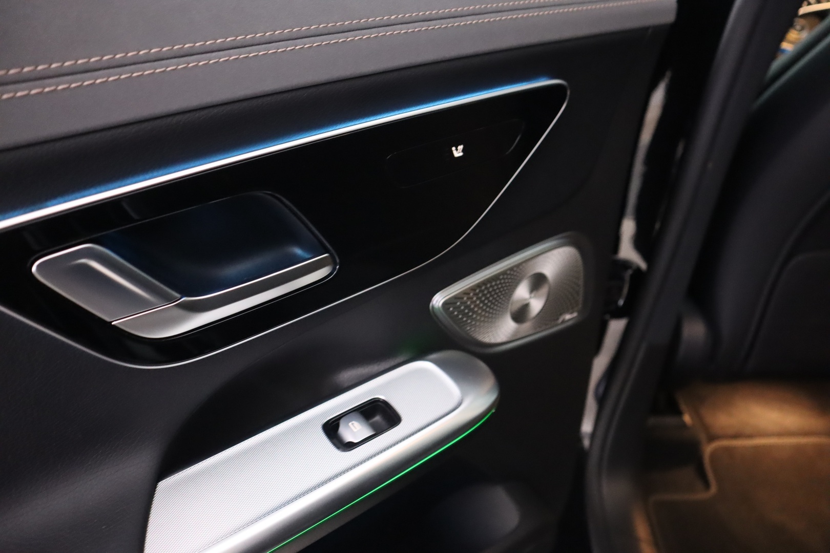 MERCEDES-BENZ EQE SUV 2024