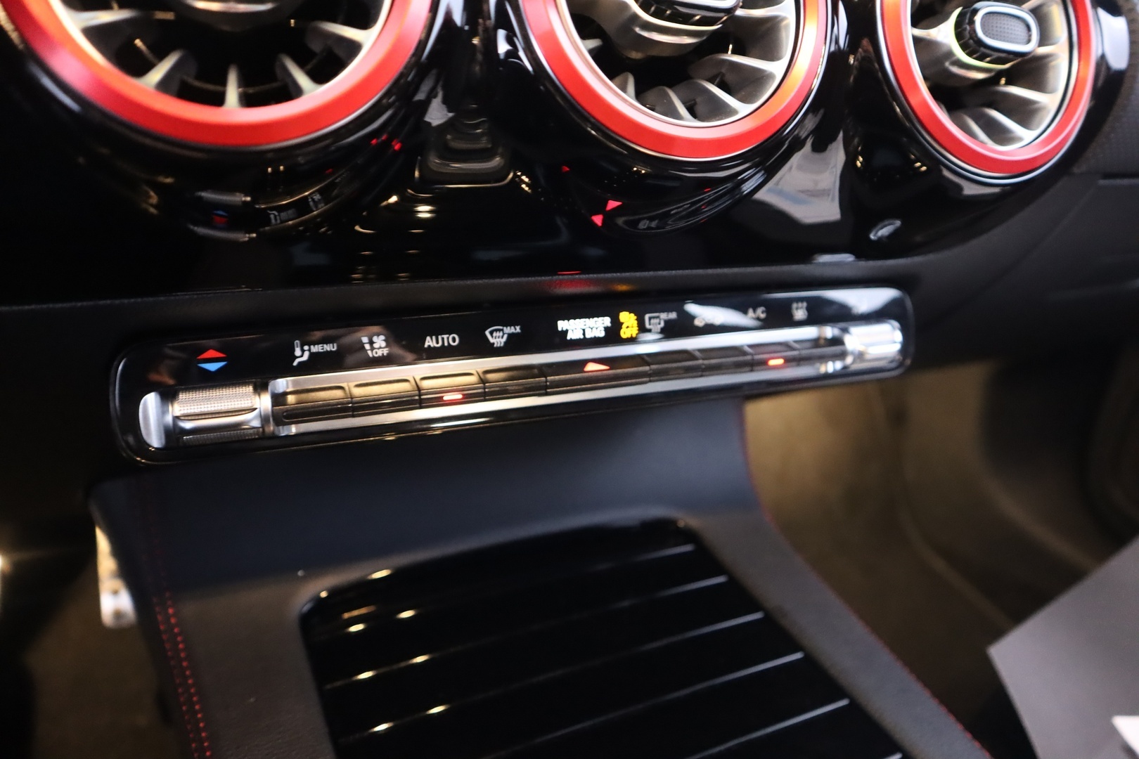 MERCEDES-BENZ CLA 2024