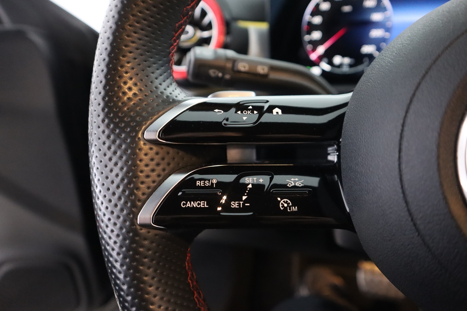 MERCEDES-BENZ CLA 2024