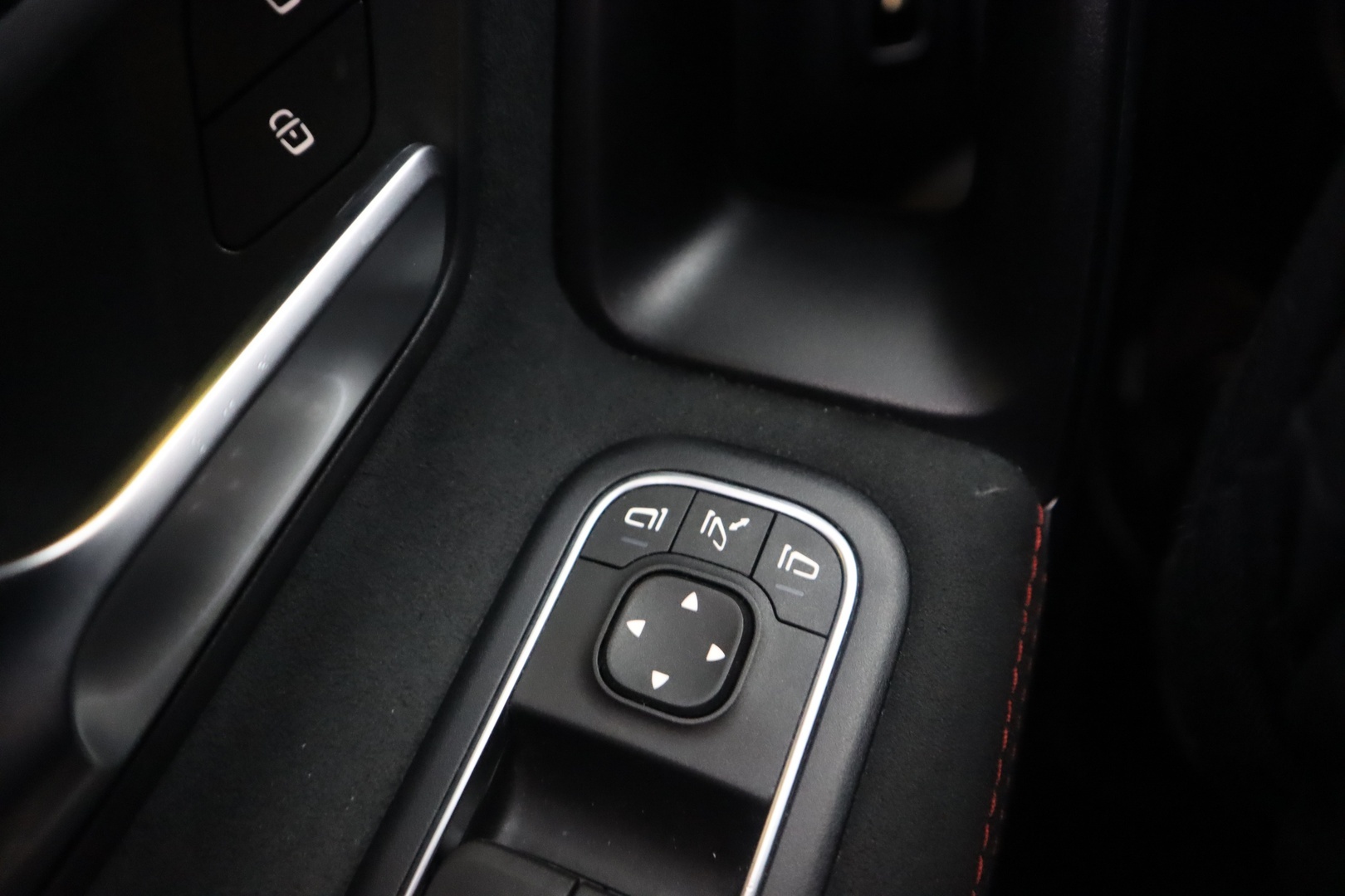 MERCEDES-BENZ CLA 2024