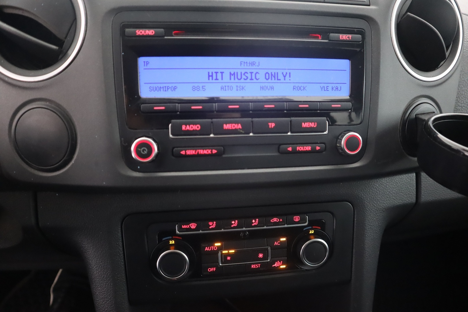 VOLKSWAGEN Amarok 2011