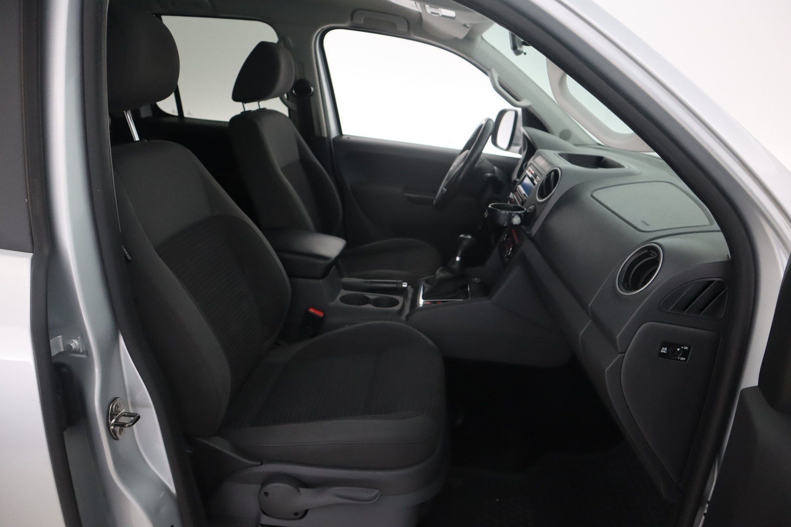 VOLKSWAGEN Amarok 2011