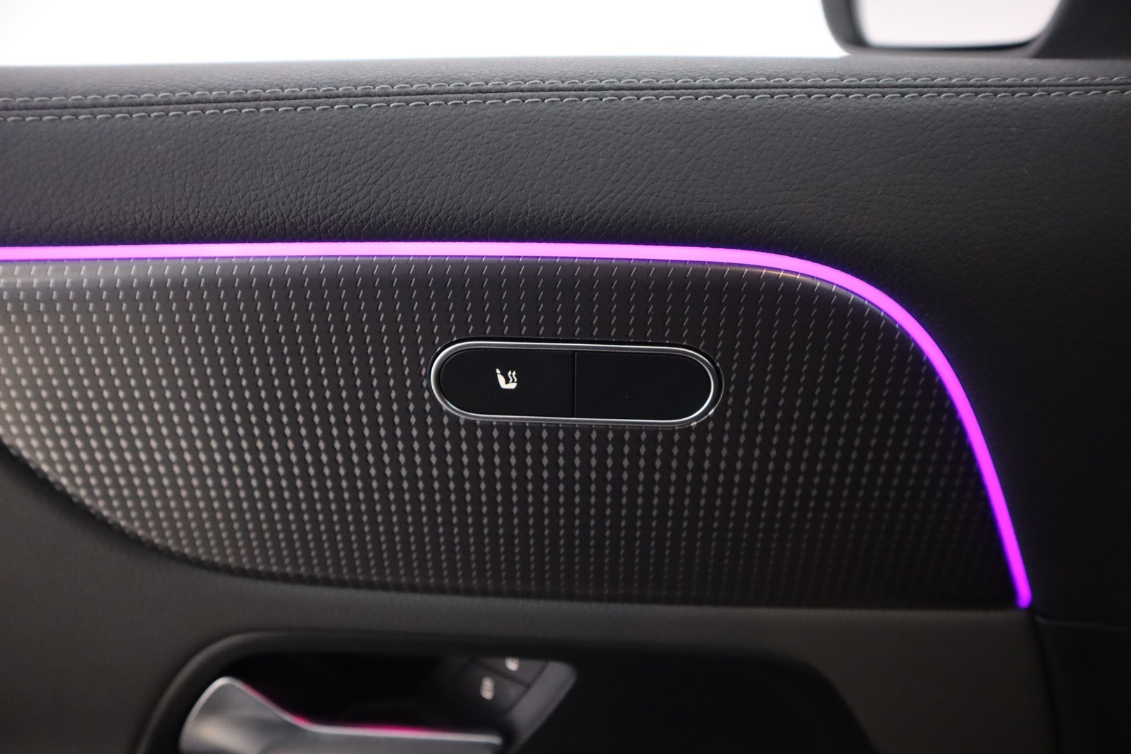 MERCEDES-BENZ EQA 2023