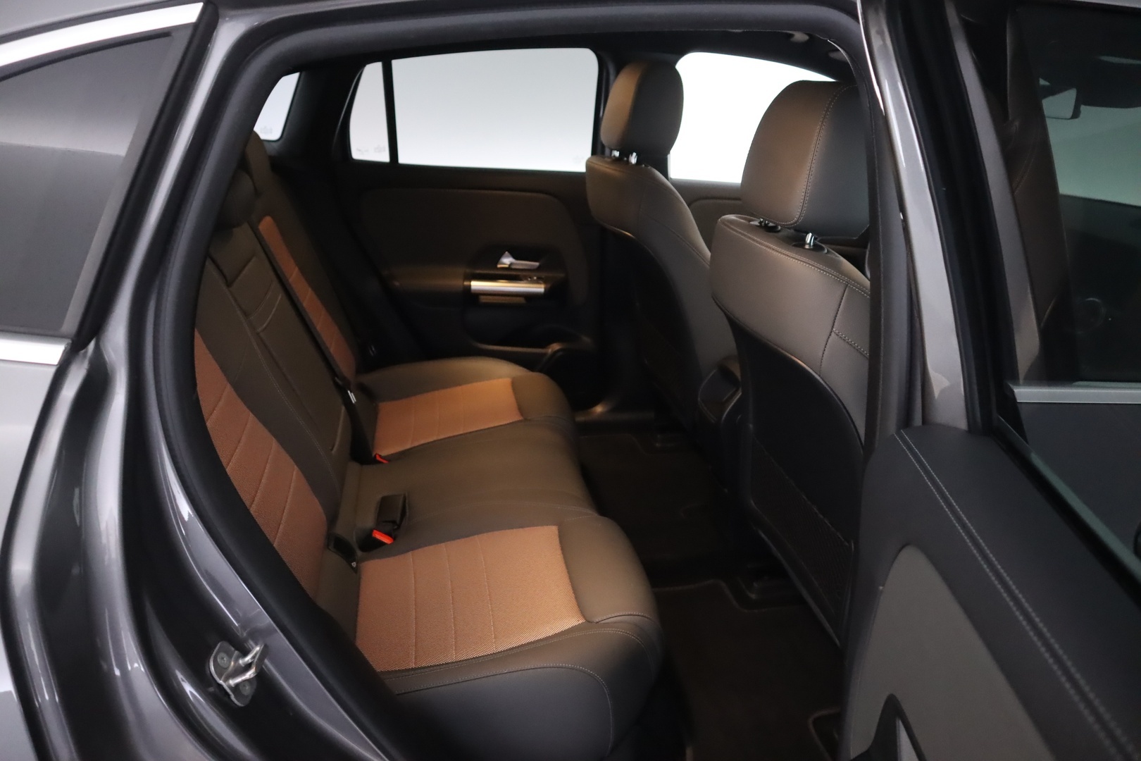 MERCEDES-BENZ EQA 2023