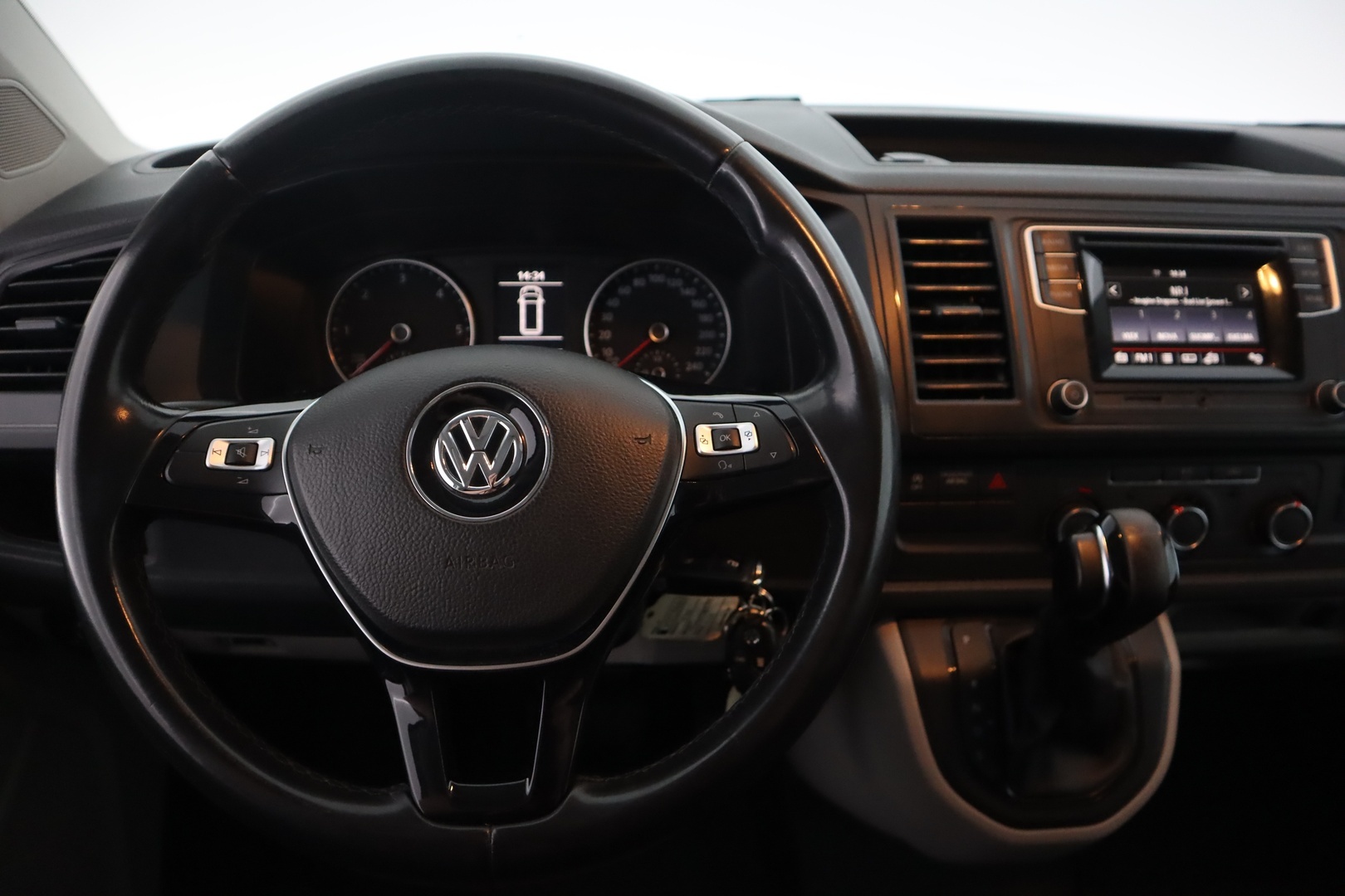 VOLKSWAGEN Transporter 2016