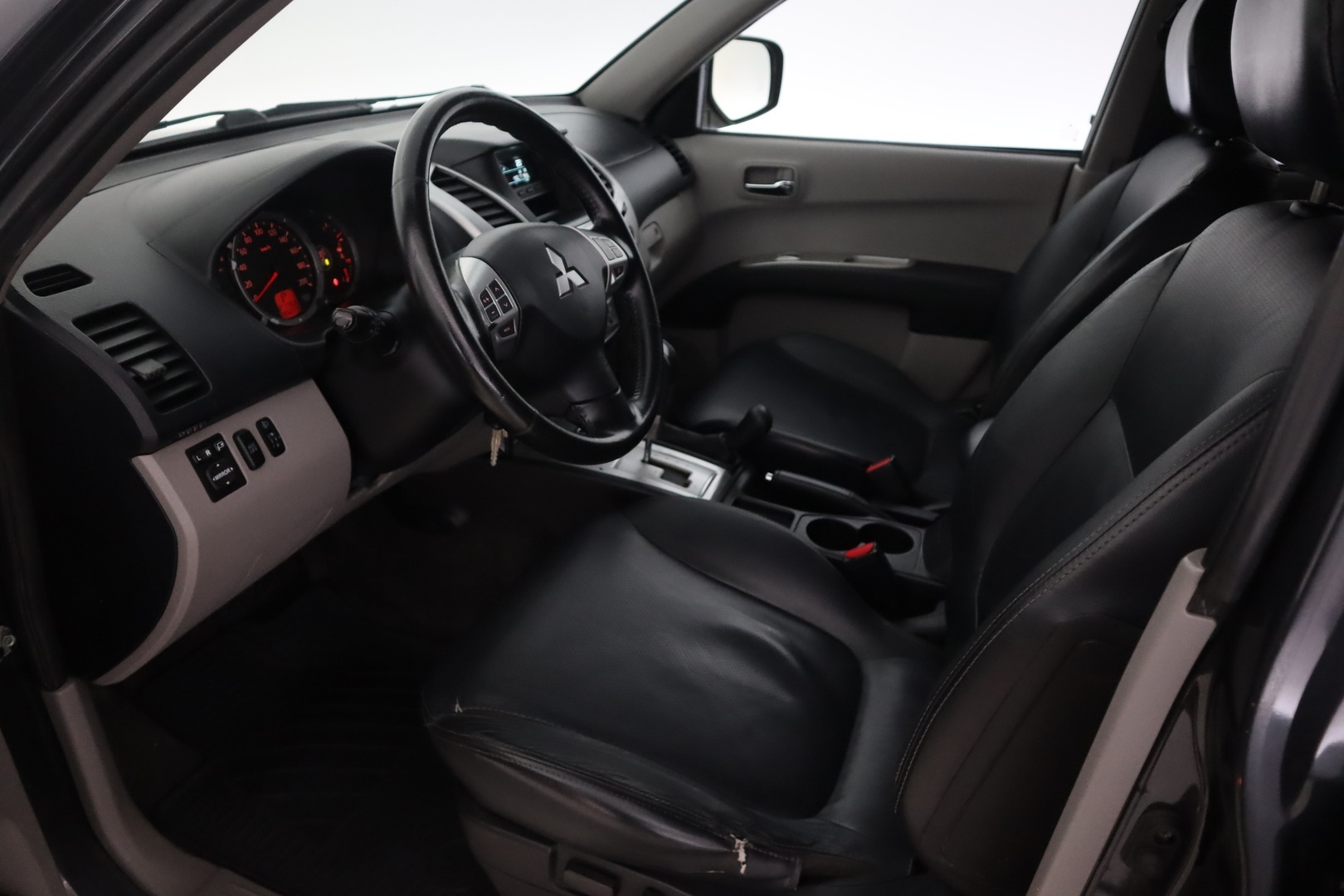 MITSUBISHI L200 2011
