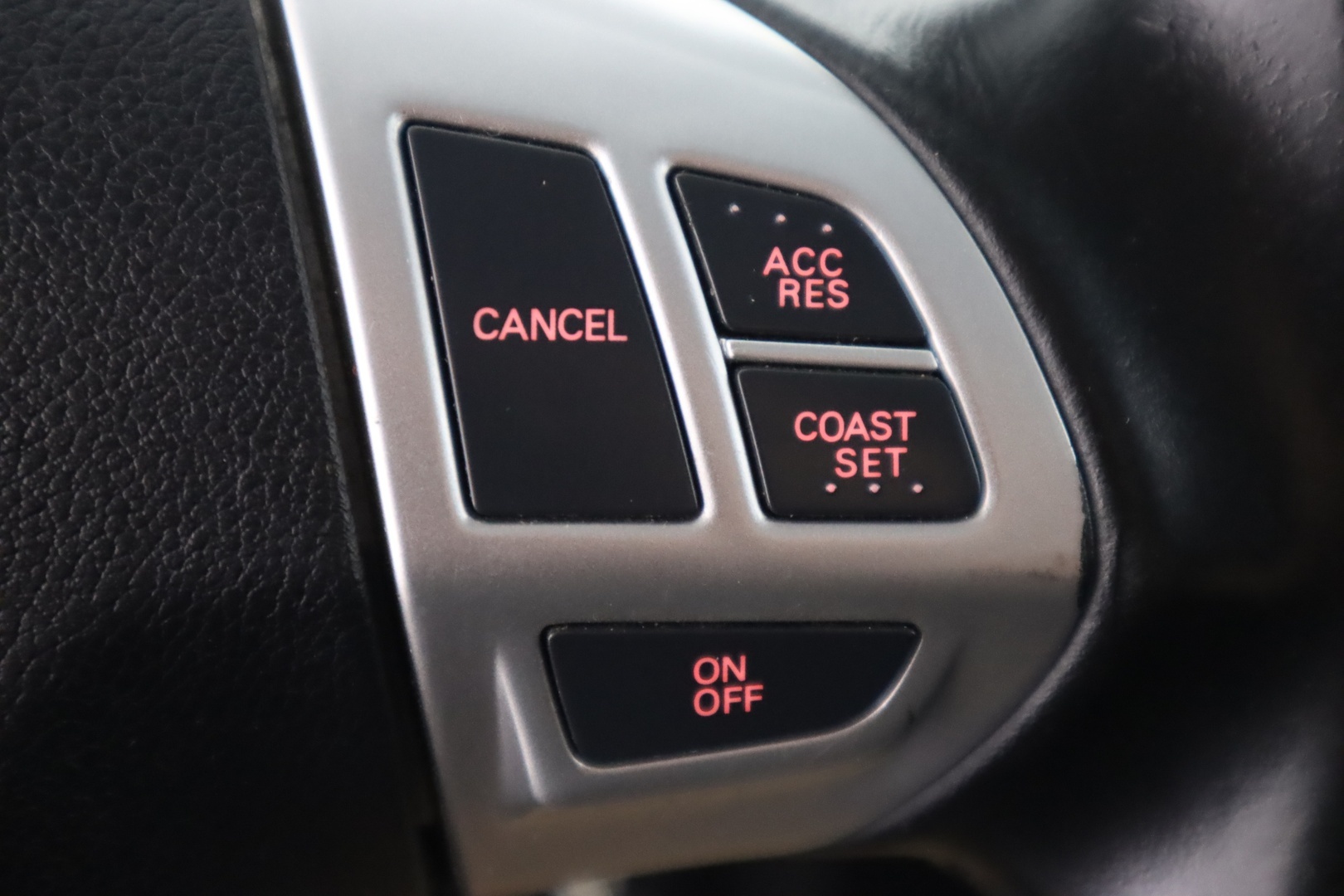 MITSUBISHI L200 2011