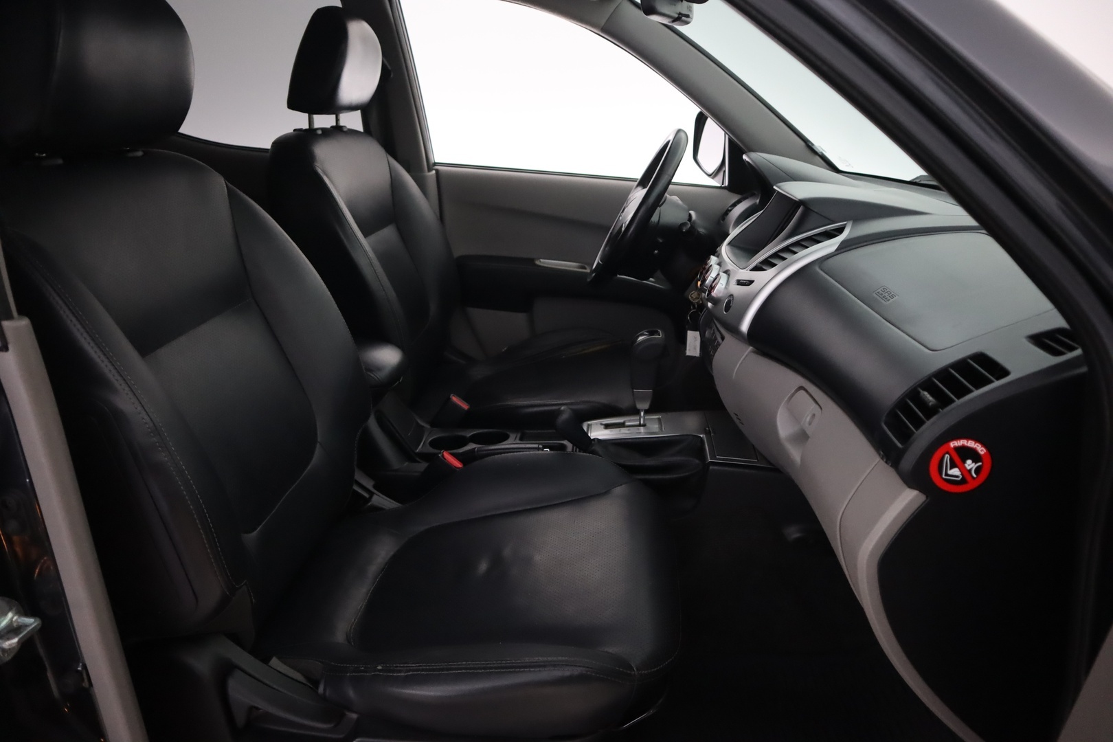MITSUBISHI L200 2011