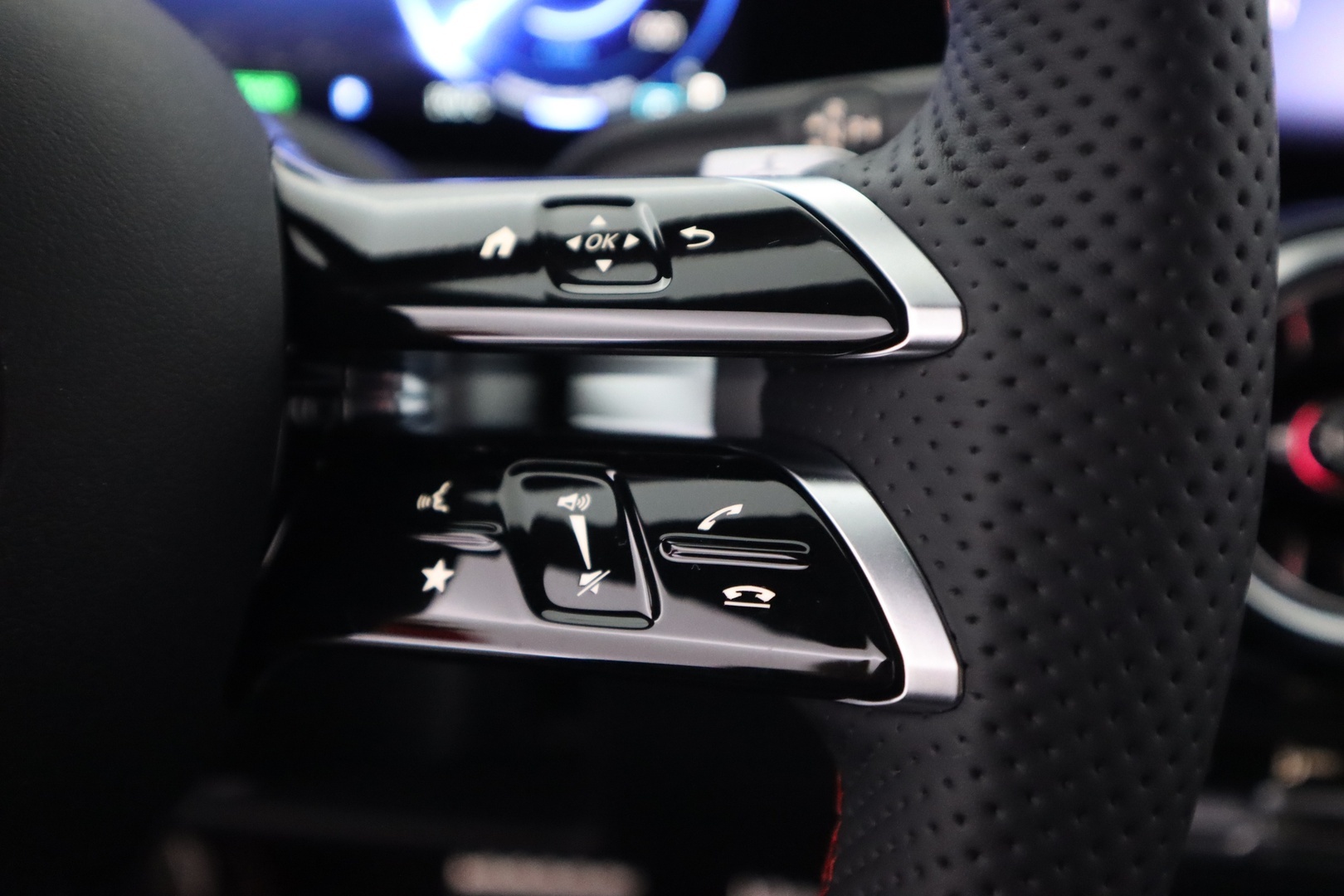 MERCEDES-BENZ EQB 2026