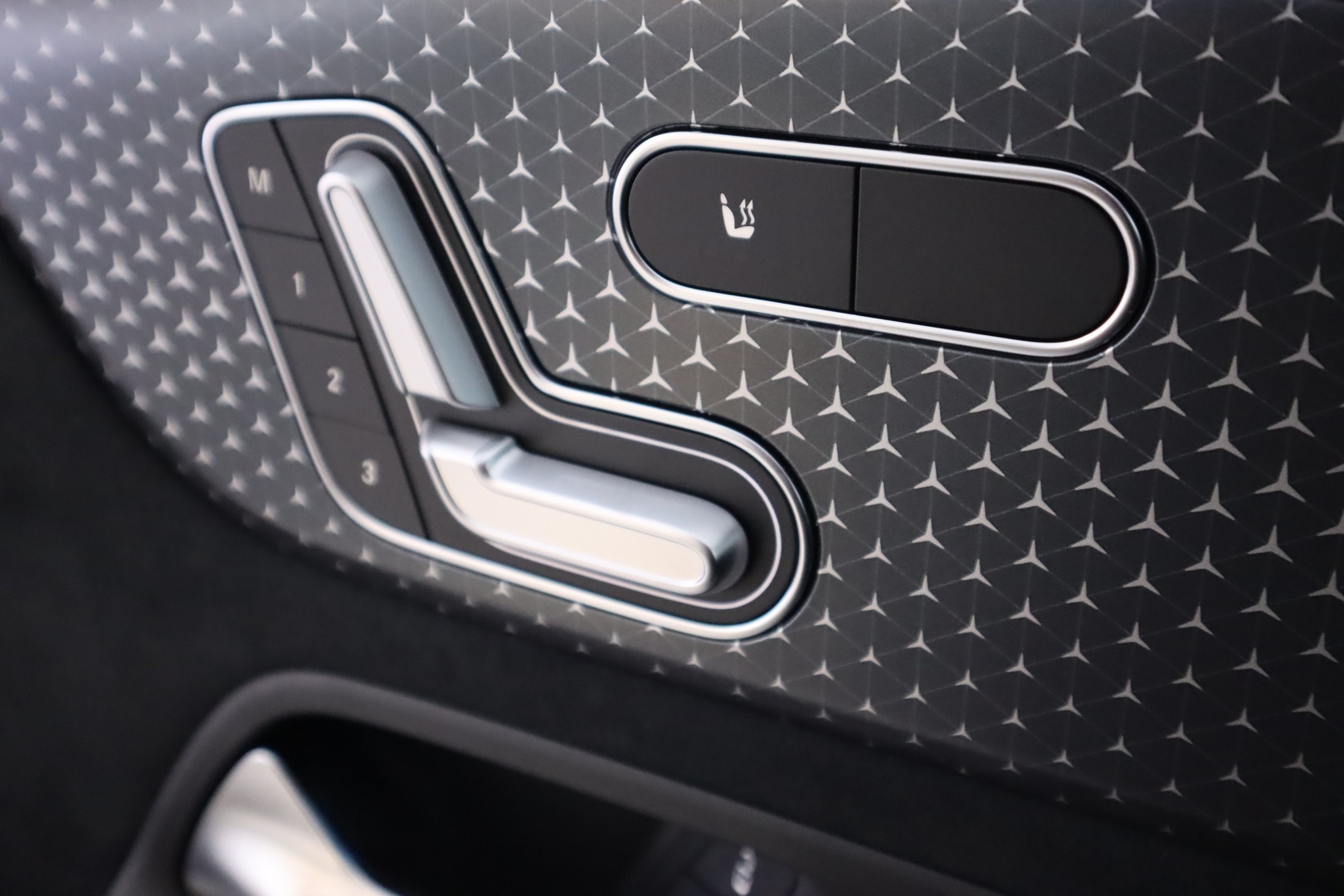 MERCEDES-BENZ EQB 2026