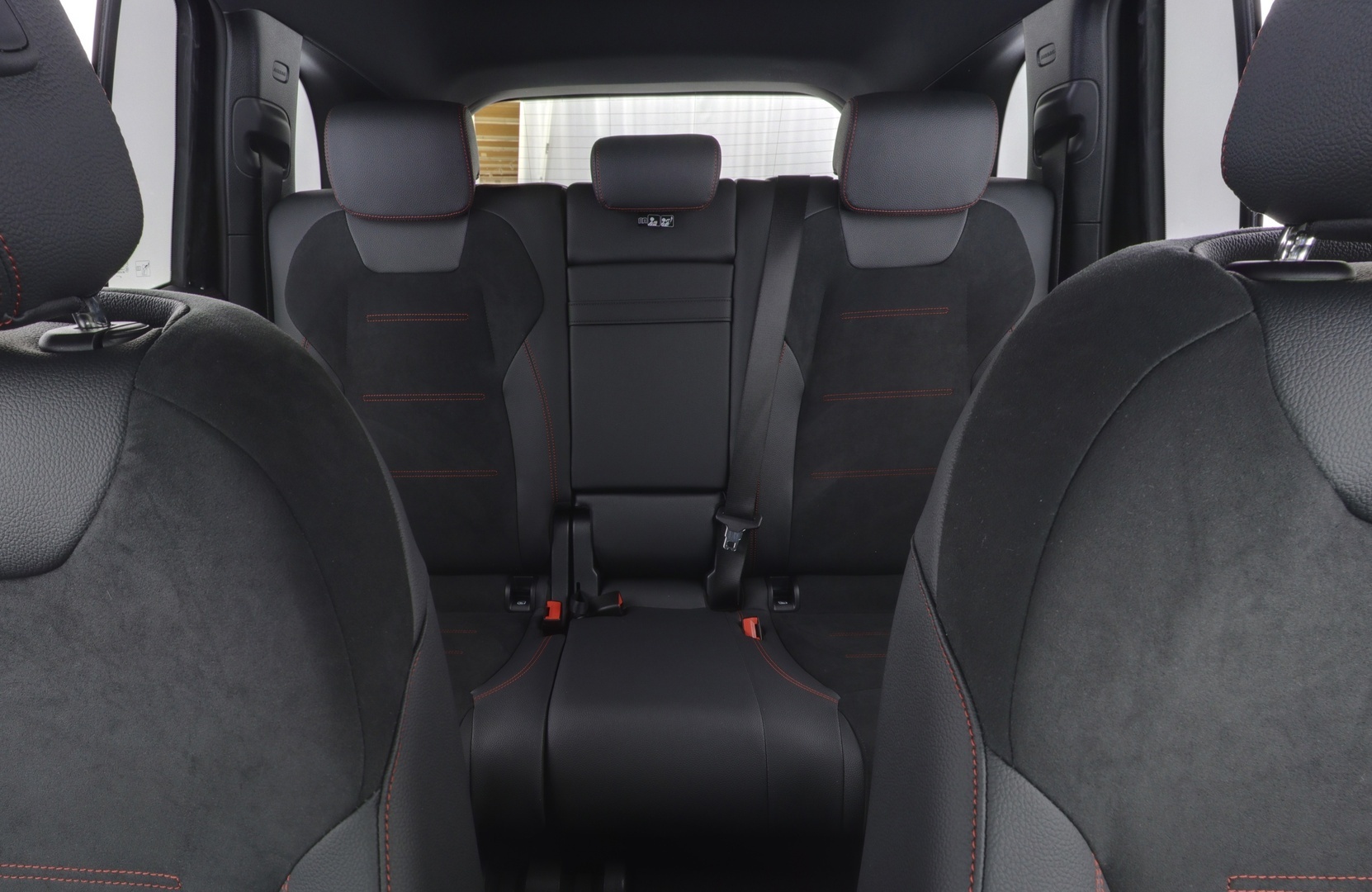 MERCEDES-BENZ EQB 2026