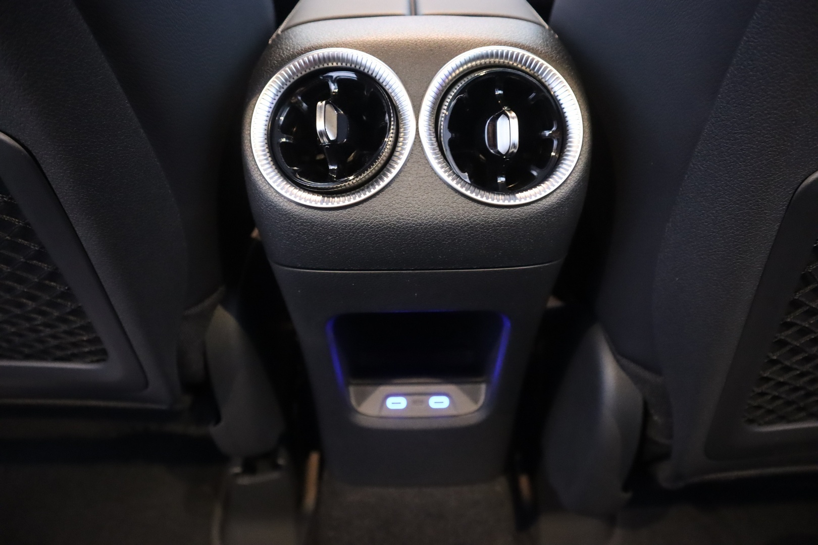 MERCEDES-BENZ GLB 2026