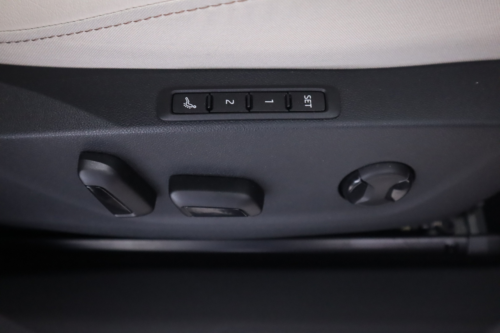 MERCEDES-BENZ EQS 2022