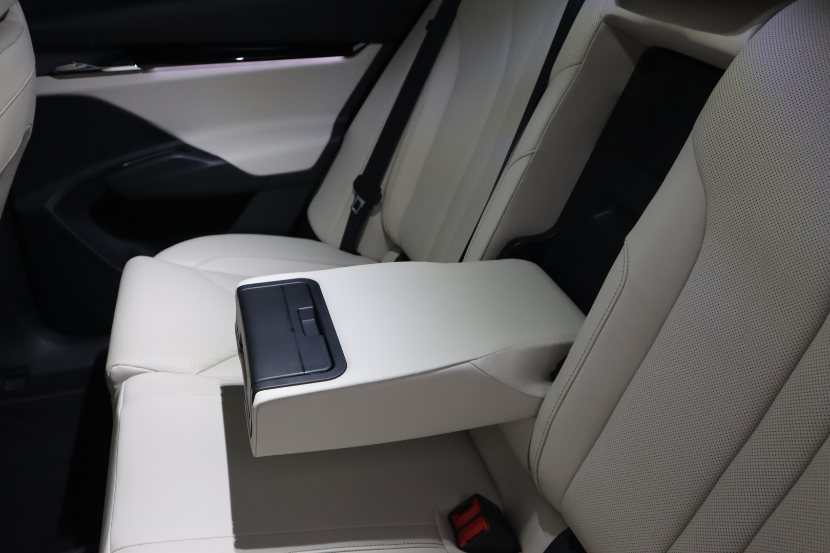 MERCEDES-BENZ EQS 2022