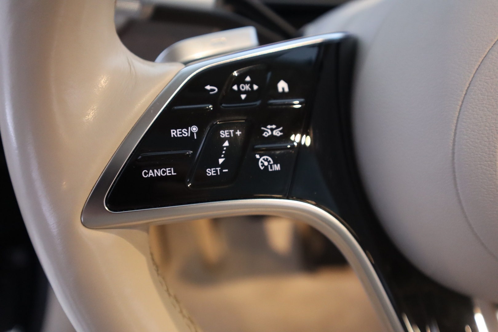 MERCEDES-BENZ EQS 2022