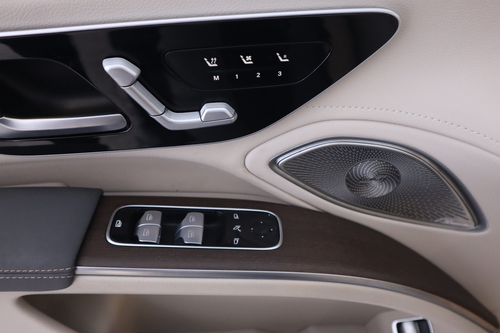 MERCEDES-BENZ EQS 2022