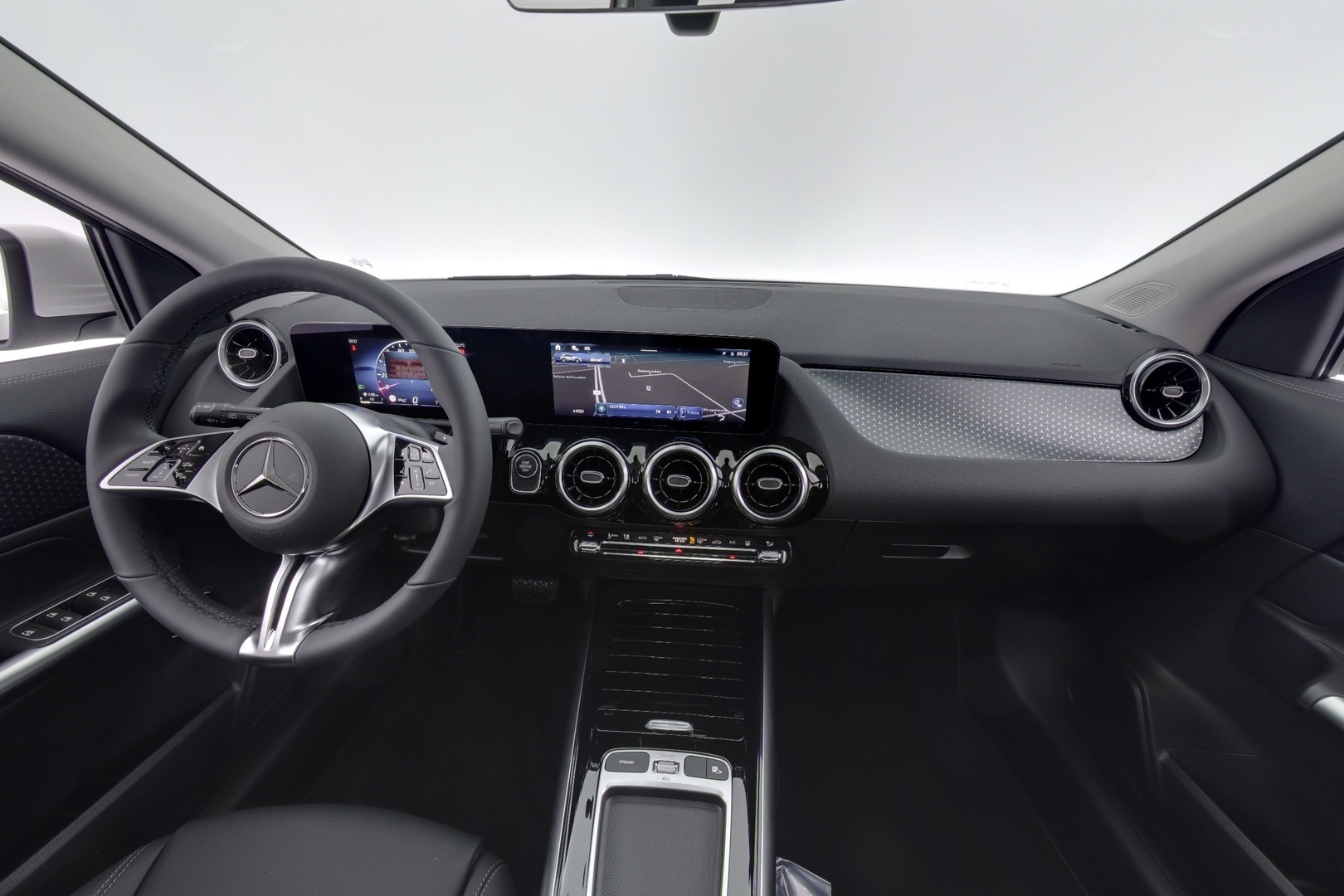 MERCEDES-BENZ GLA 2026