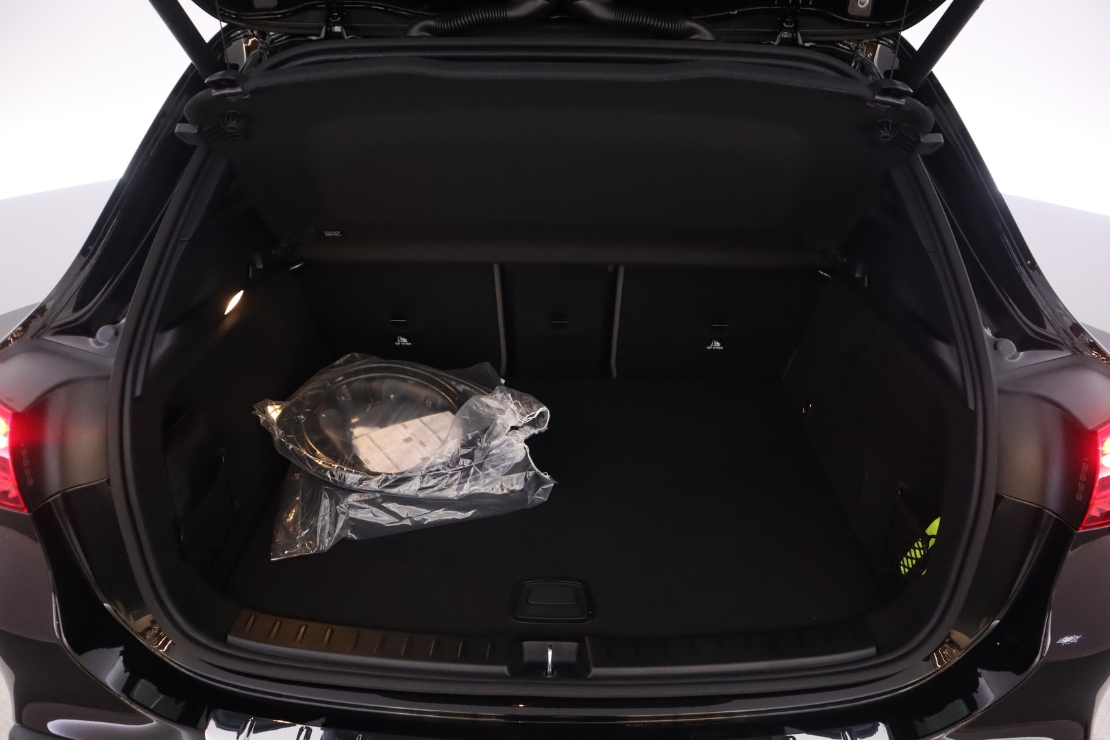 MERCEDES-BENZ EQA 2026