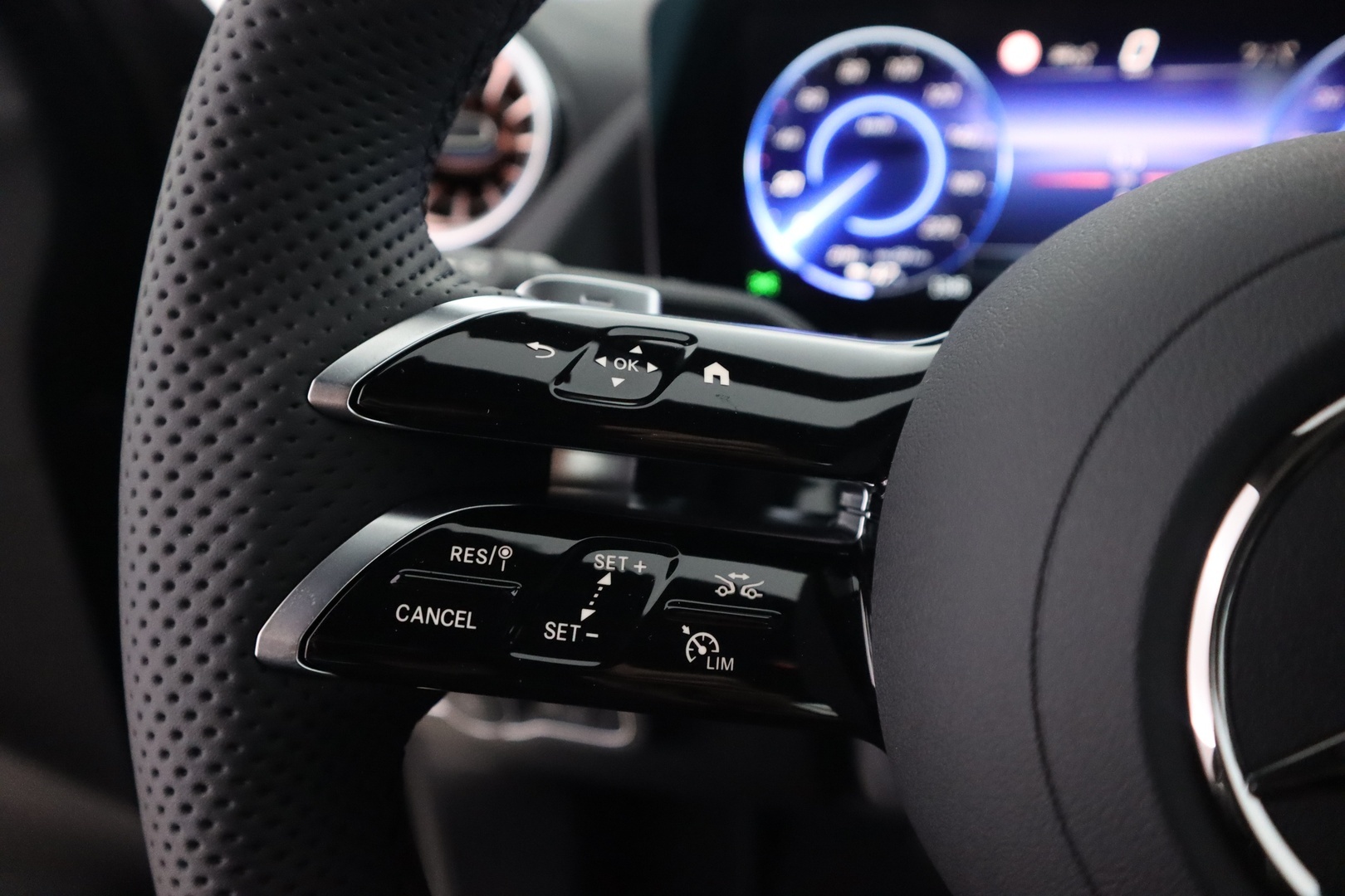 MERCEDES-BENZ EQA 2026