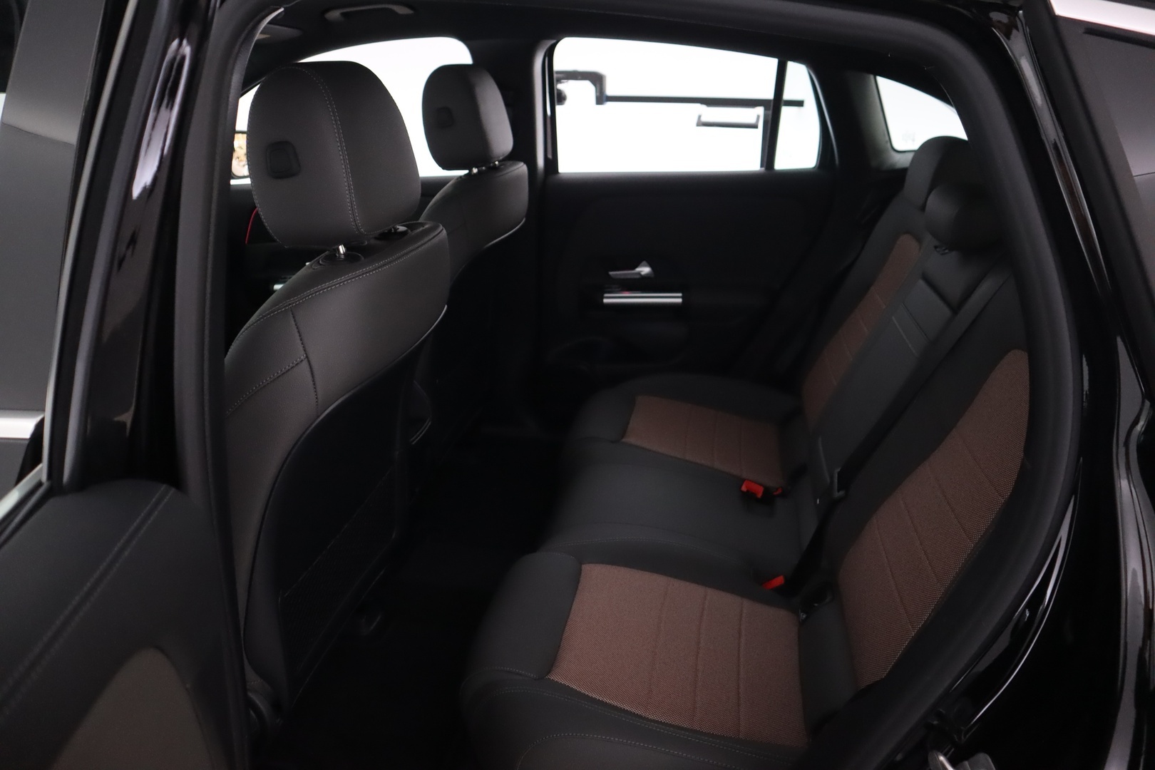 MERCEDES-BENZ EQA 2026