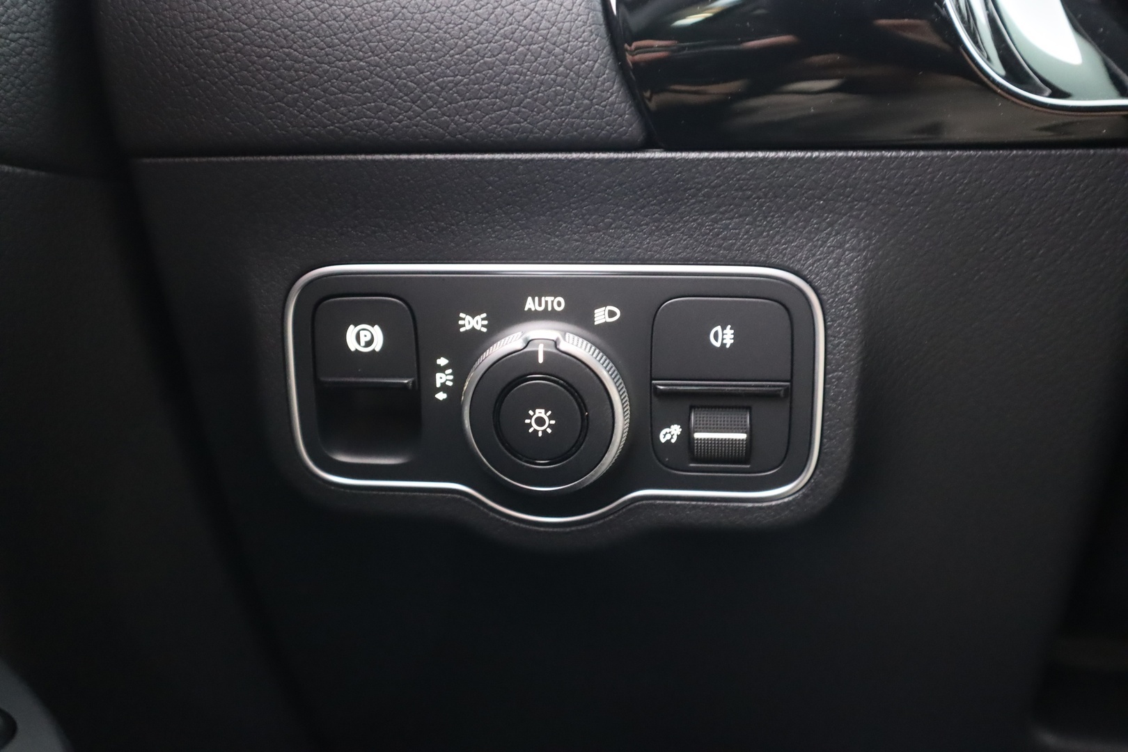 MERCEDES-BENZ EQA 2026