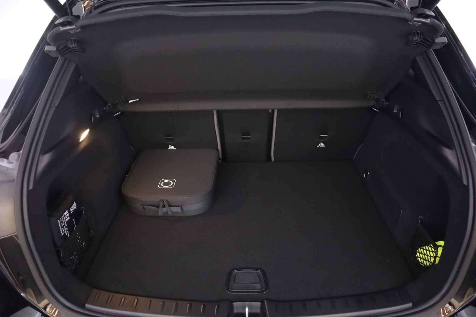MERCEDES-BENZ EQA 2026