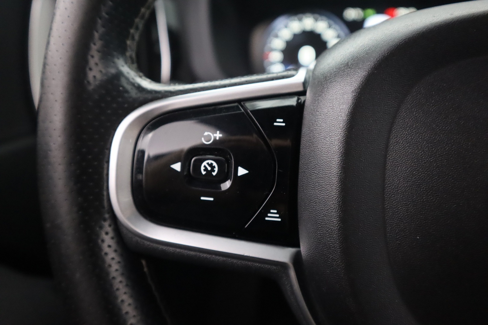 VOLVO XC60 2018