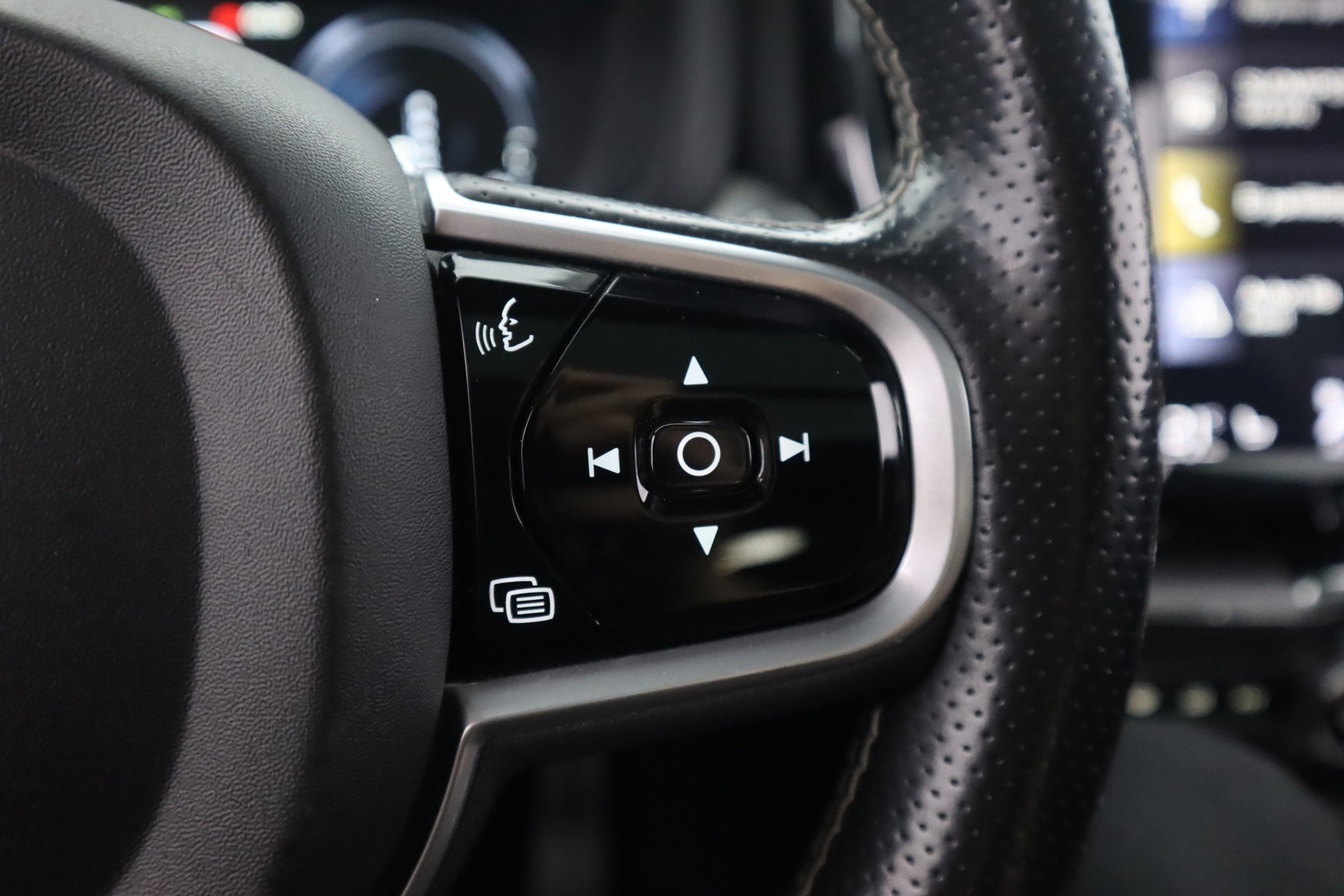 VOLVO XC60 2018