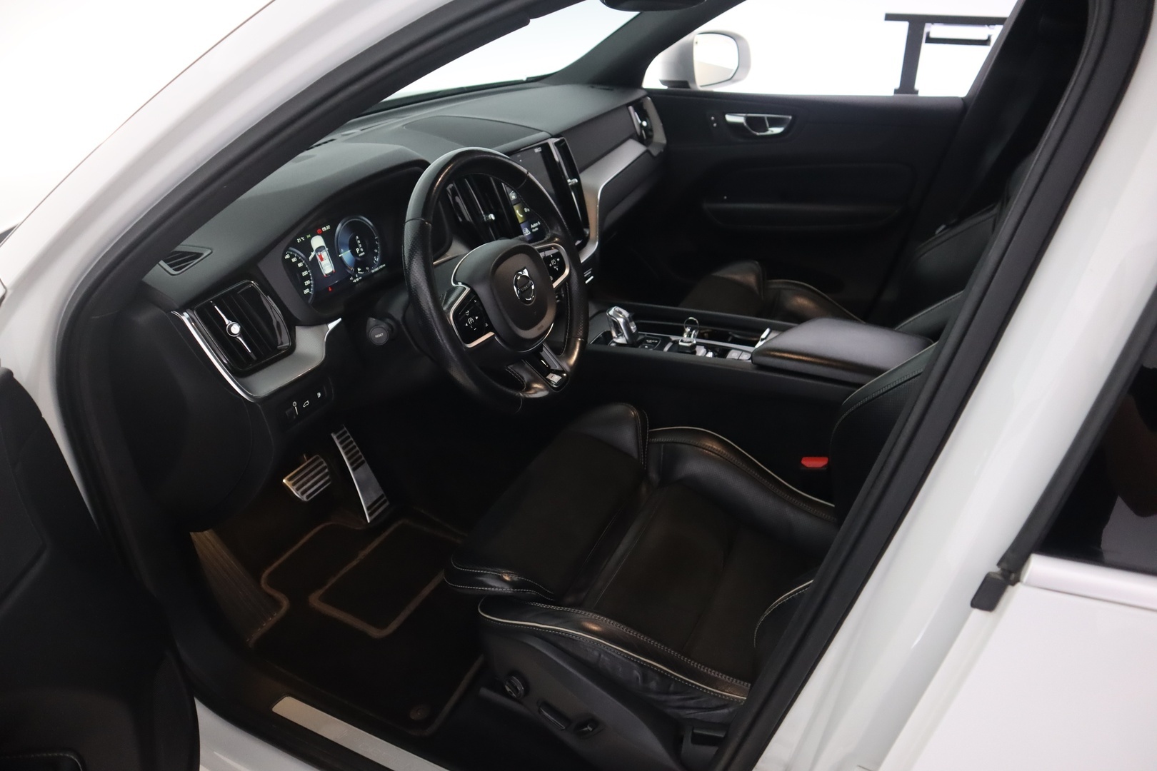 VOLVO XC60 2018