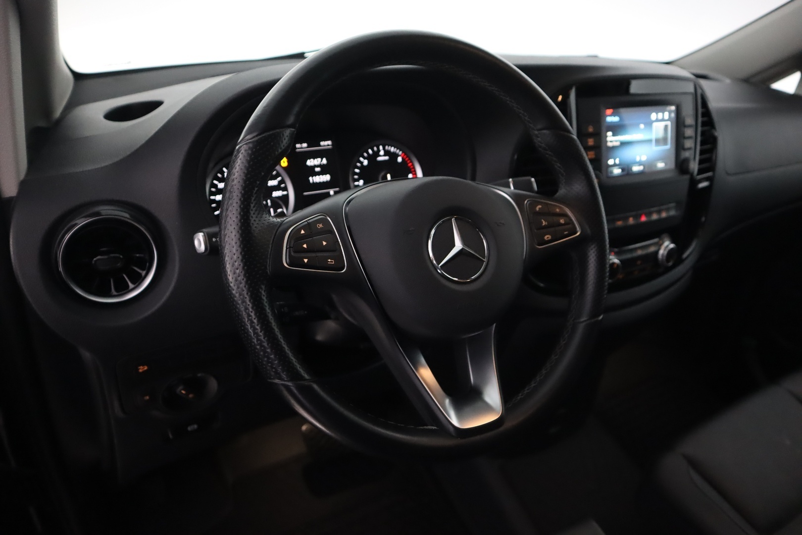 MERCEDES-BENZ Vito 2023