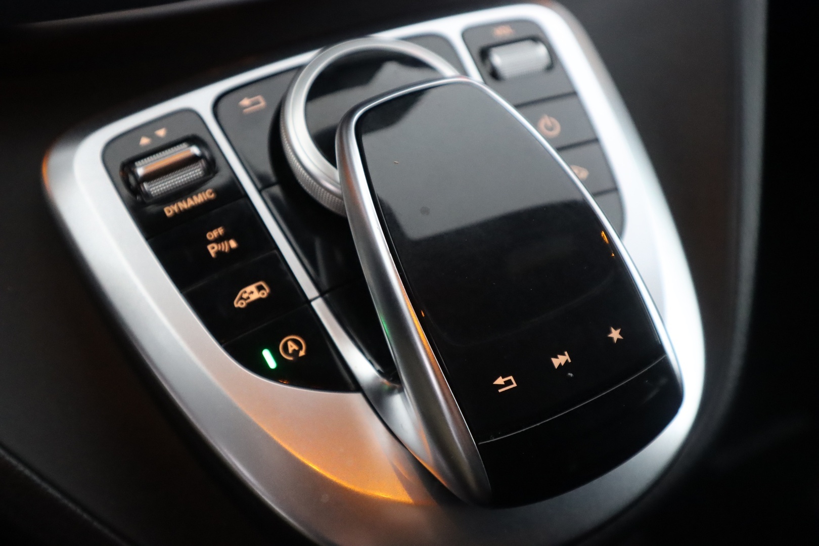 MERCEDES-BENZ V 2020