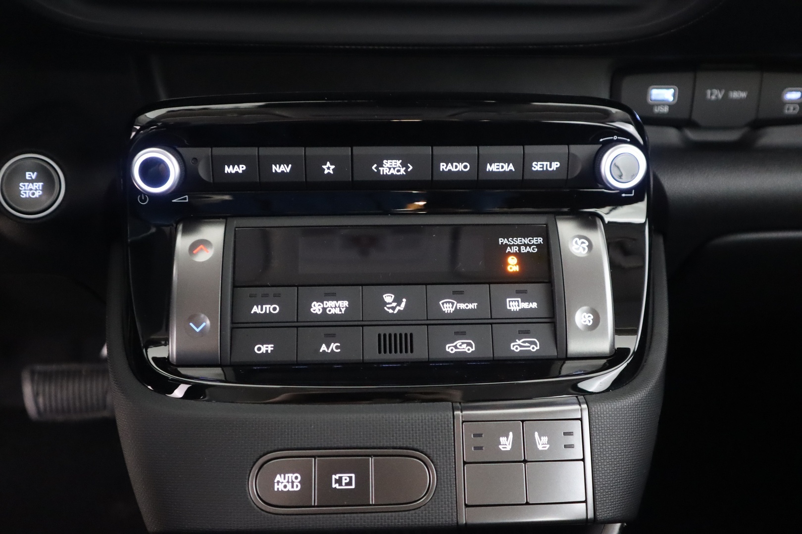 HYUNDAI INSTER 18