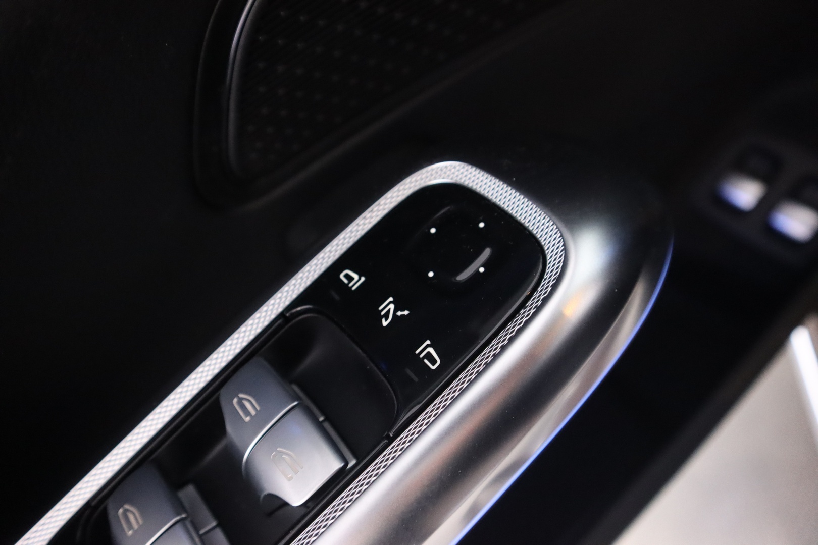 MERCEDES-BENZ E 2026