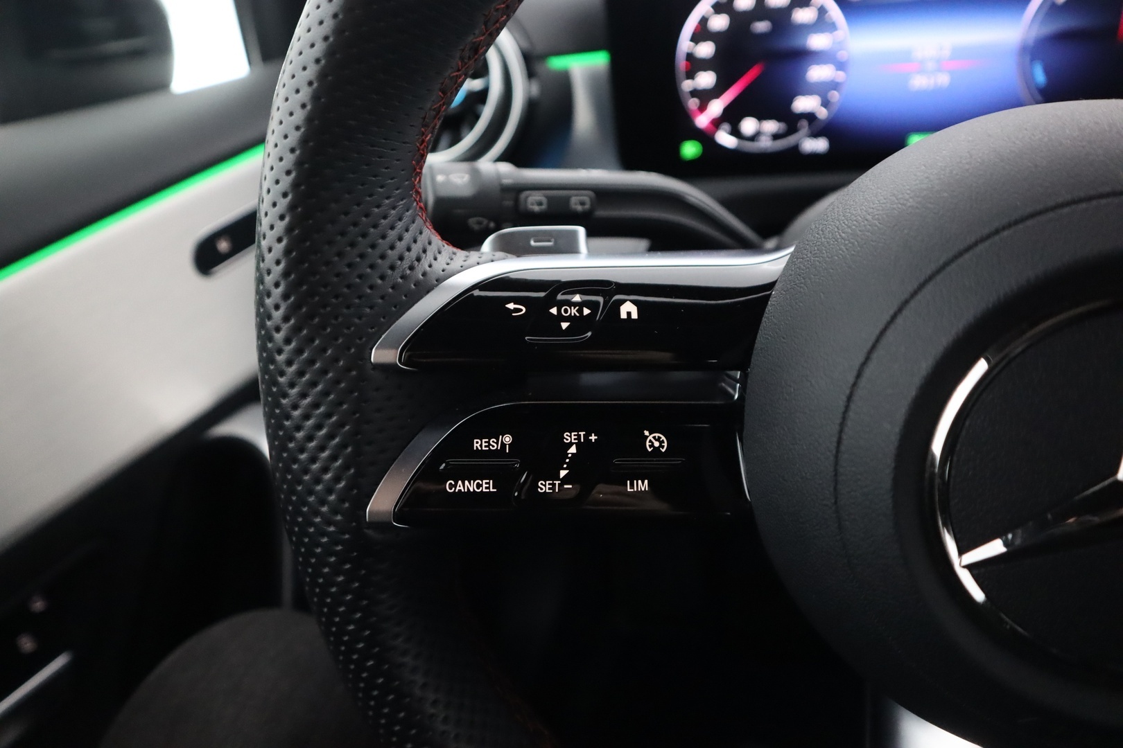 MERCEDES-BENZ A 2023