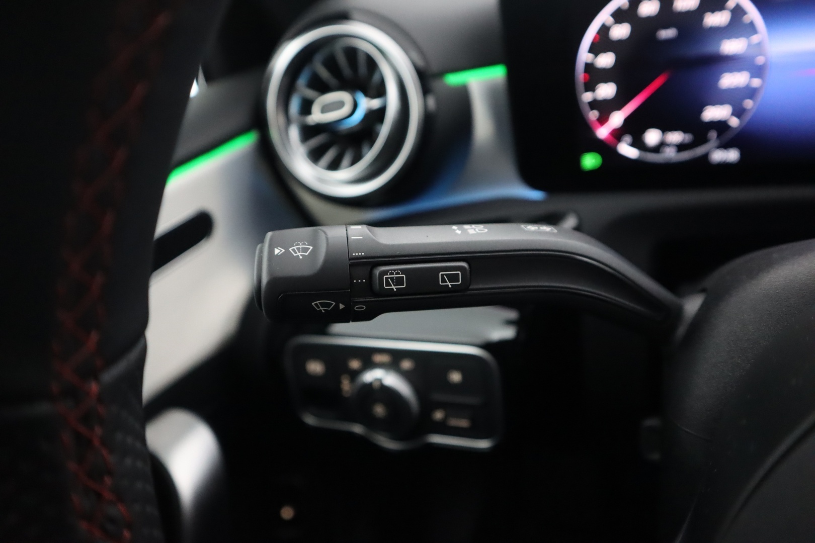 MERCEDES-BENZ A 2023