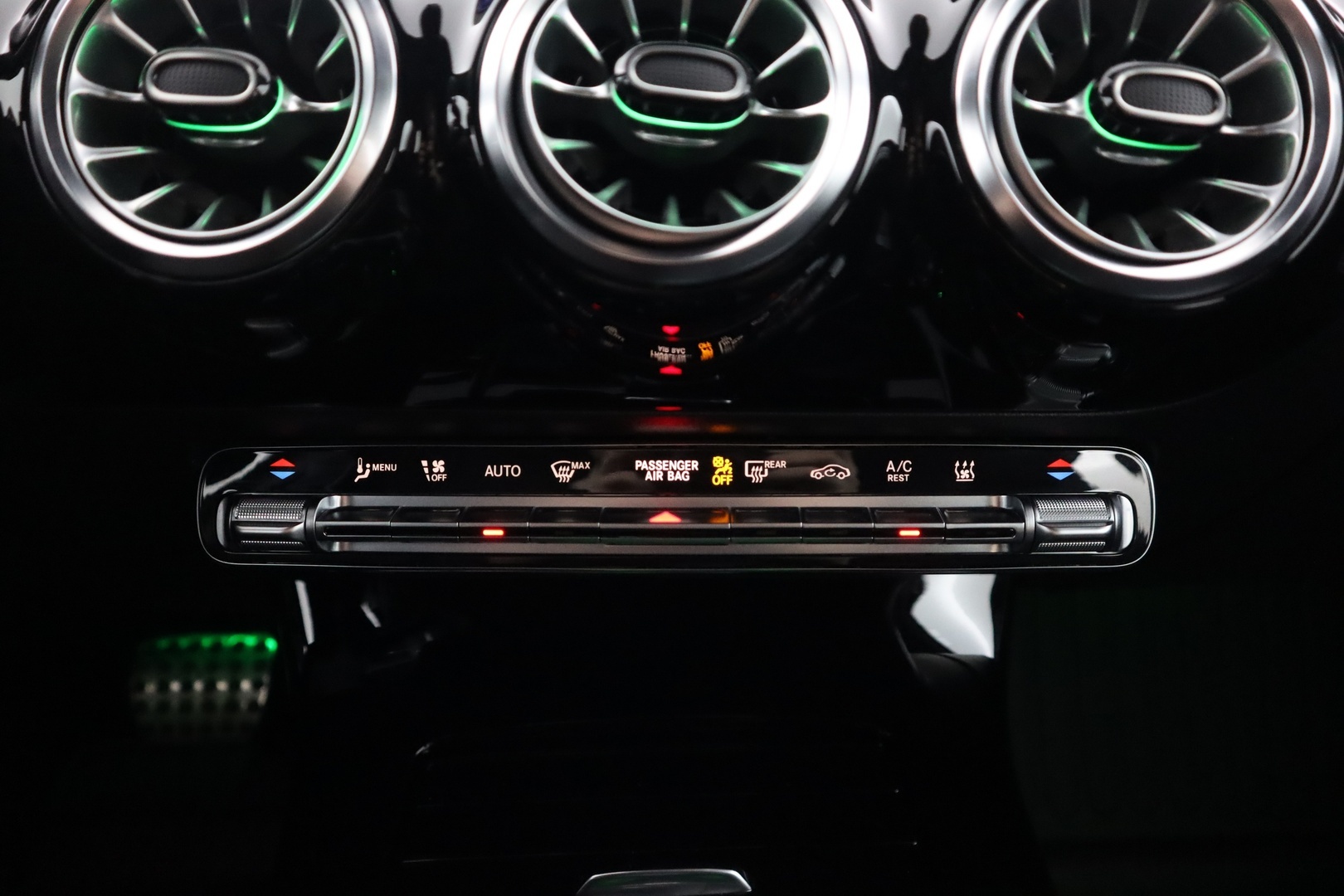 MERCEDES-BENZ A 2023