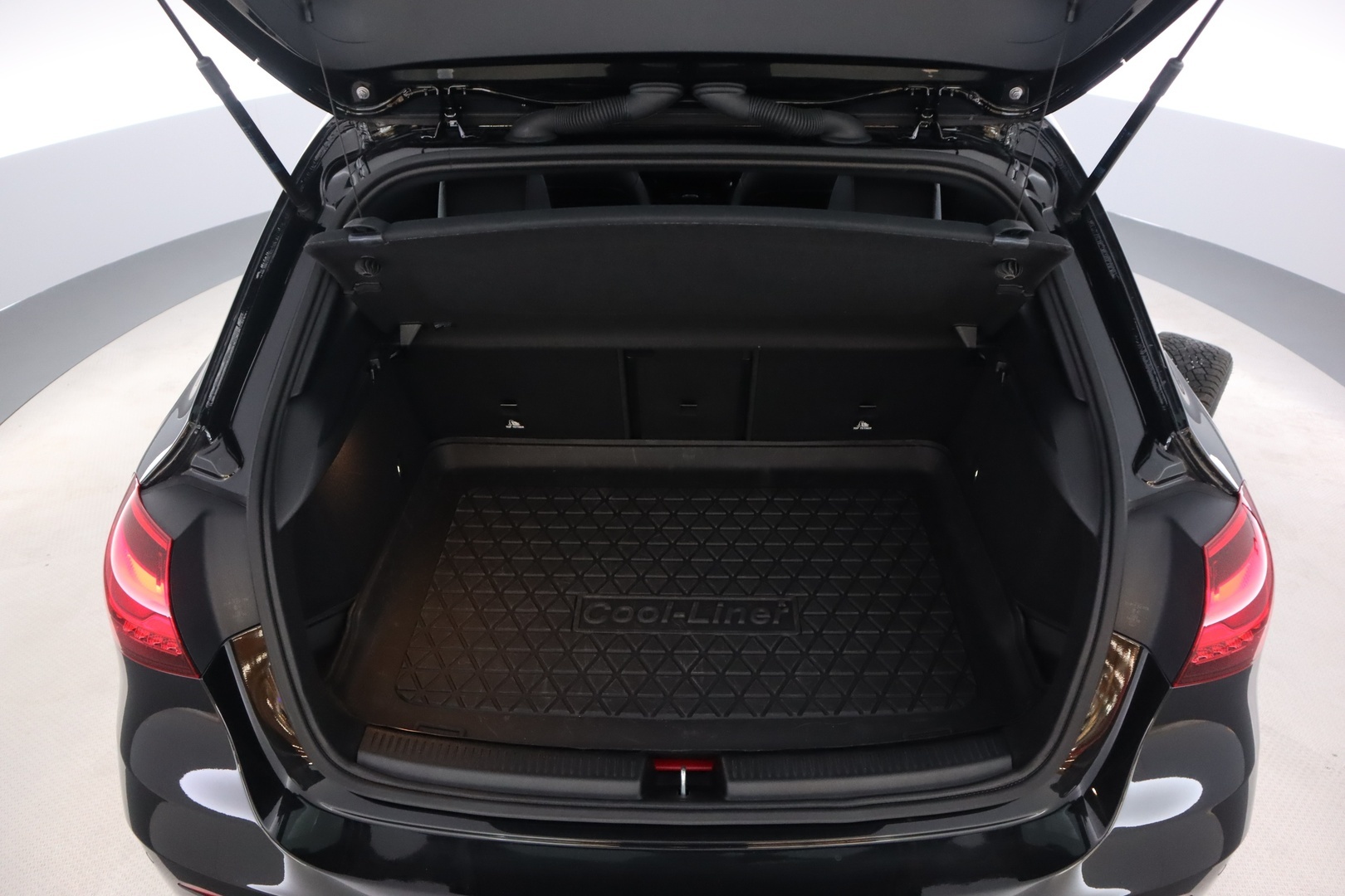 MERCEDES-BENZ A 2023