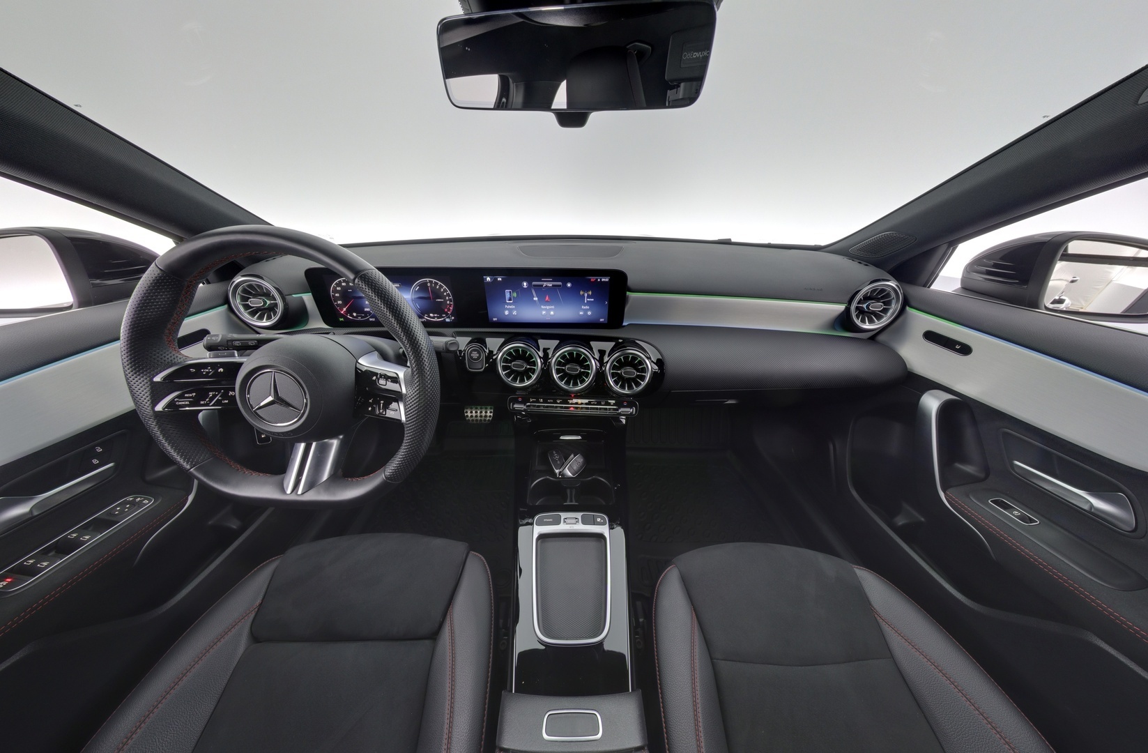 MERCEDES-BENZ A 2023