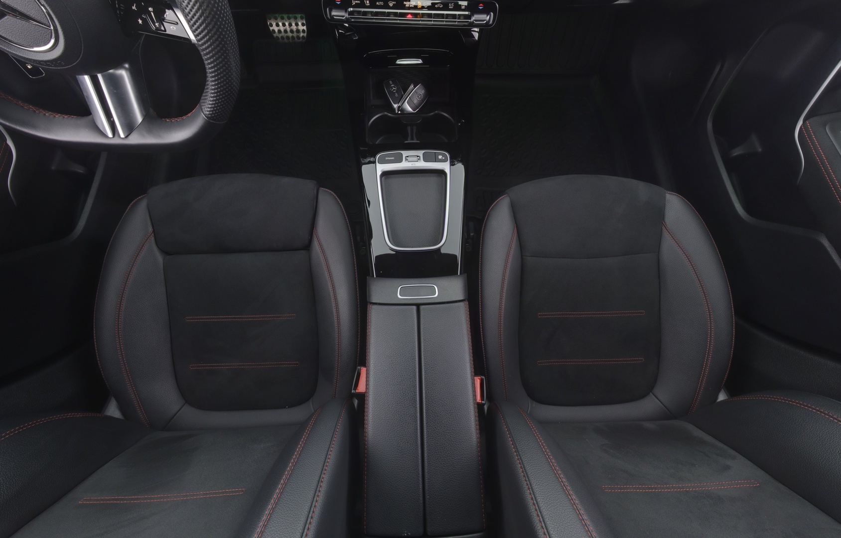 MERCEDES-BENZ A 2023